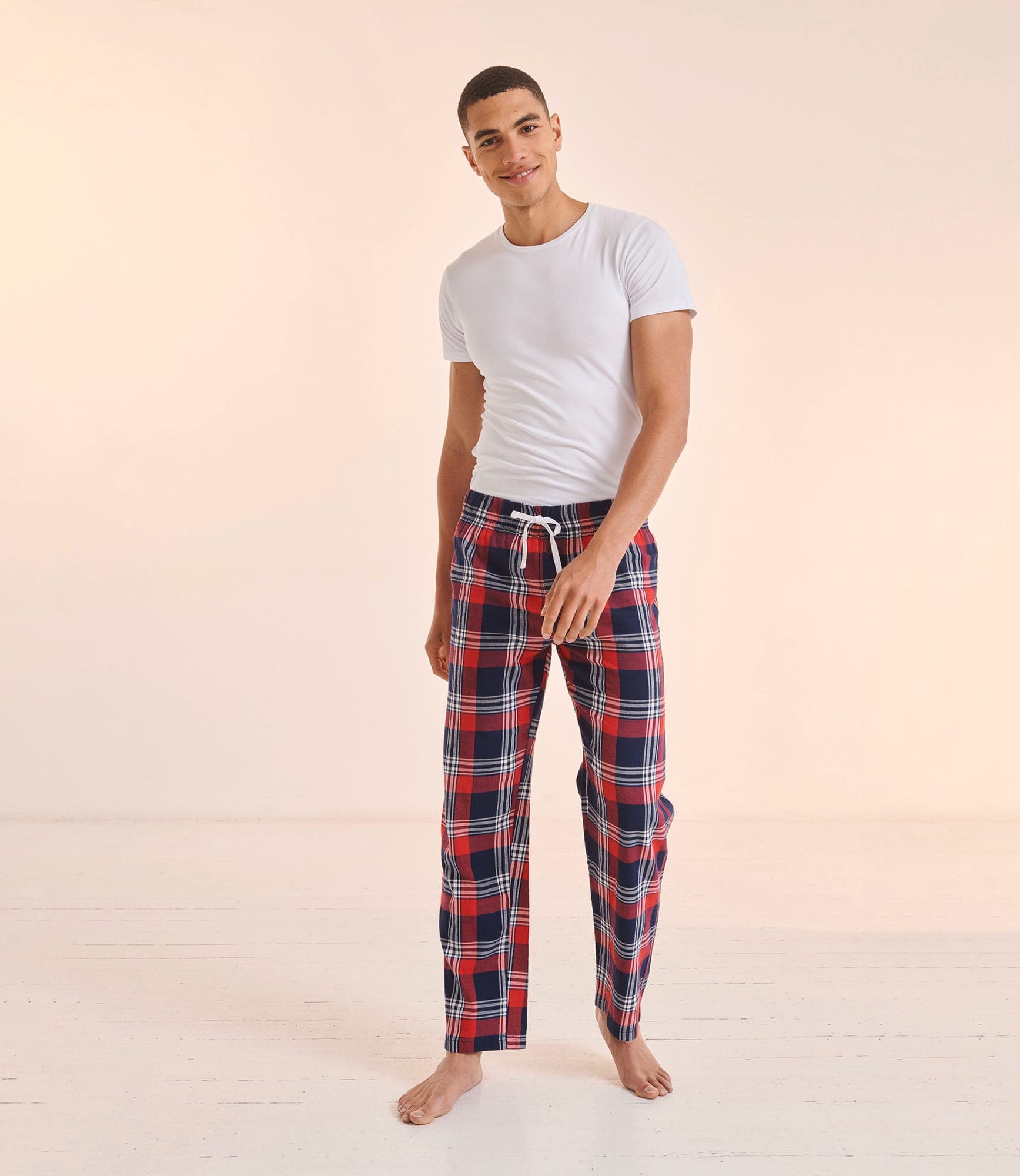 MEN'S TARTAN LOUNGE TROUSERS en situation