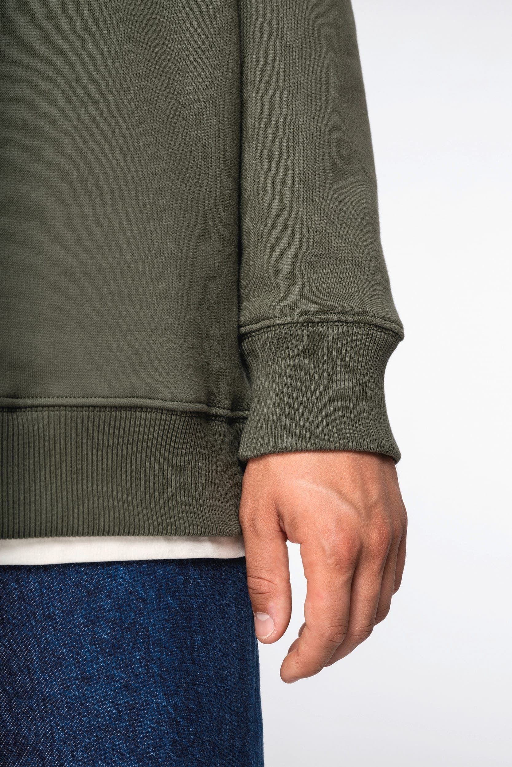 Sweat-shirt écoresponsable à col rond oversize unisexe en situation