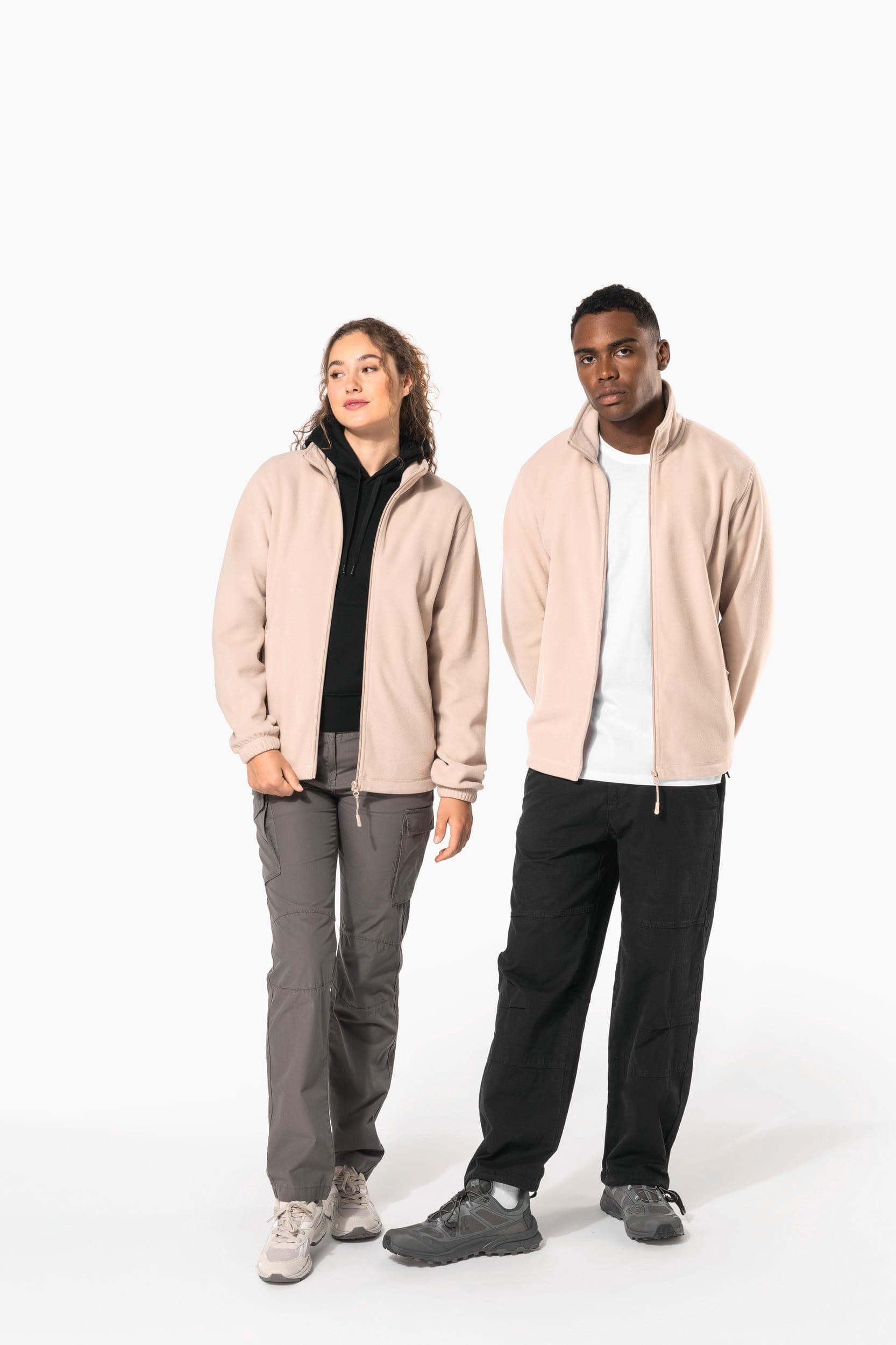Veste polaire ajustable à poignets élastiqués en situation