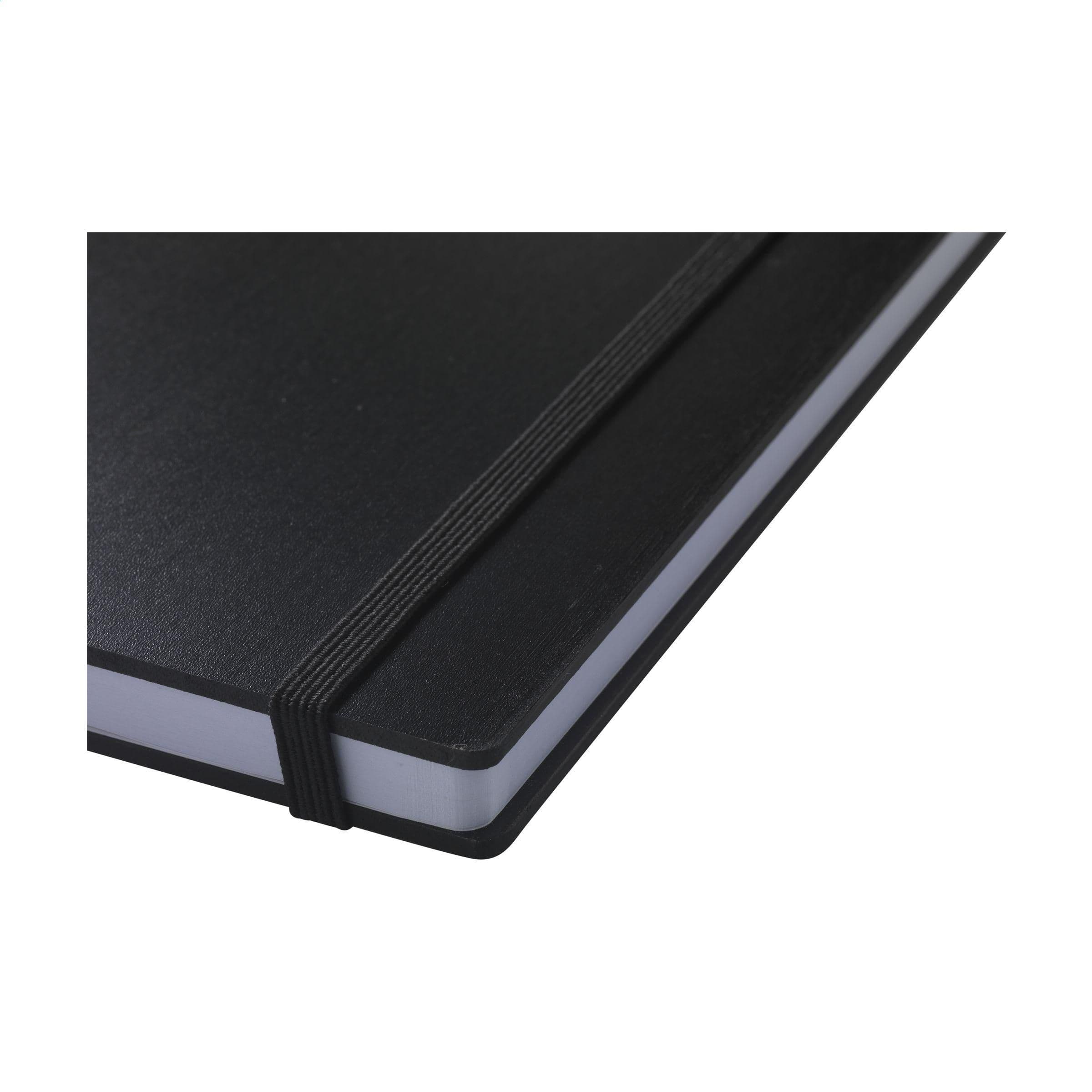 Carnet de notes bambou dos nu noir A5 en situation