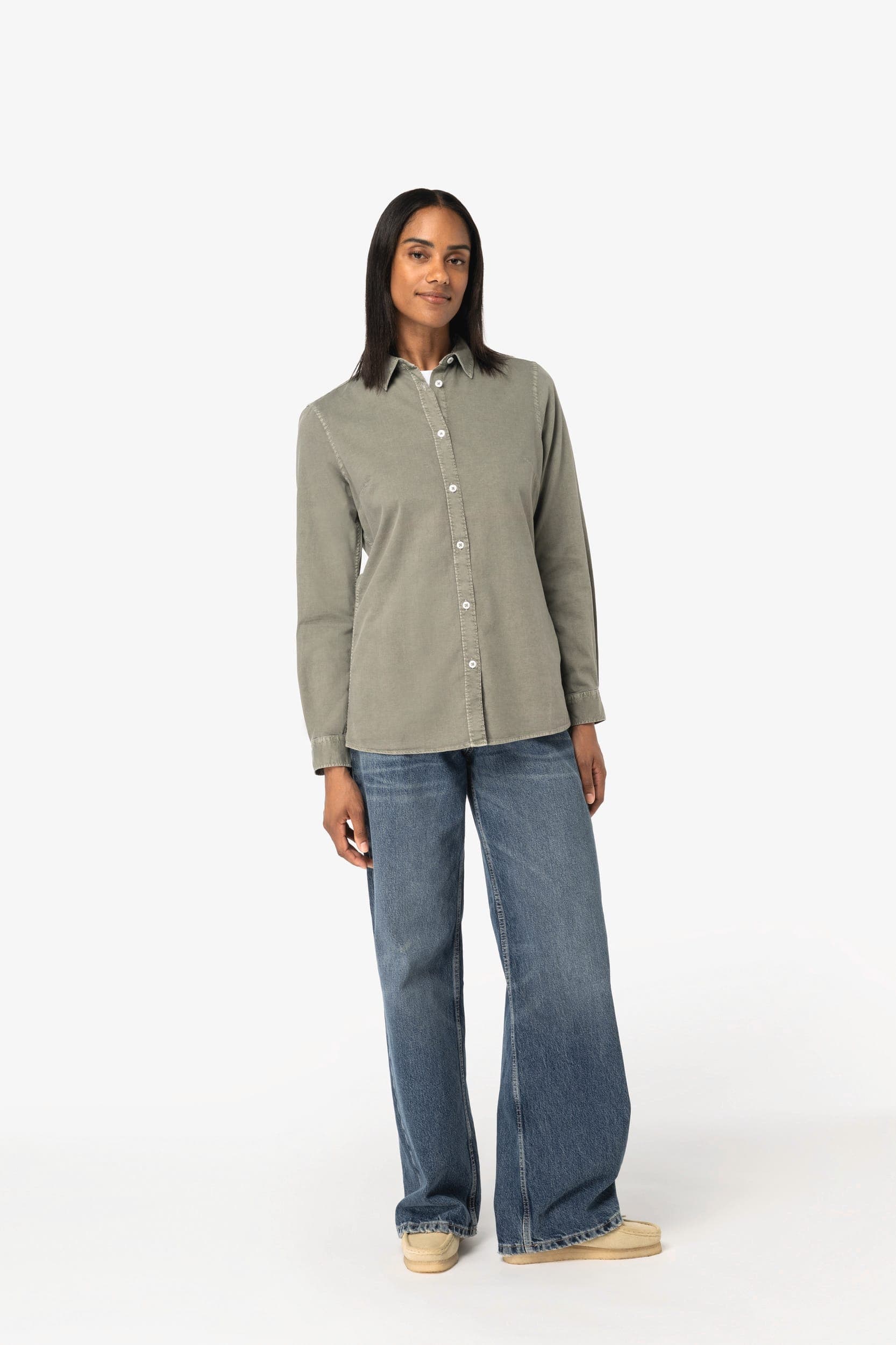 Chemise écoresponsable délavée femme en situation