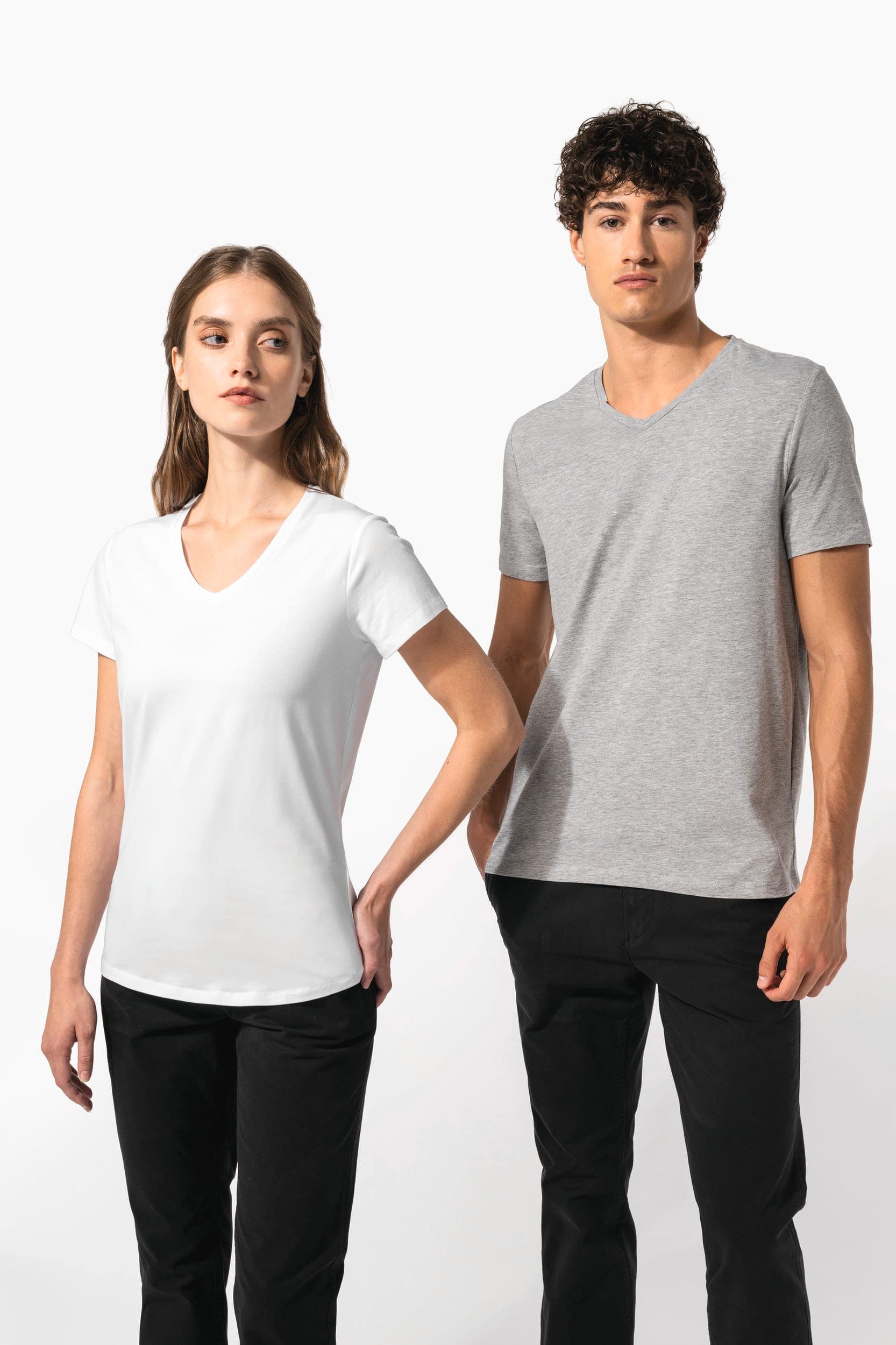 T-shirt manches courtes col V homme en situation