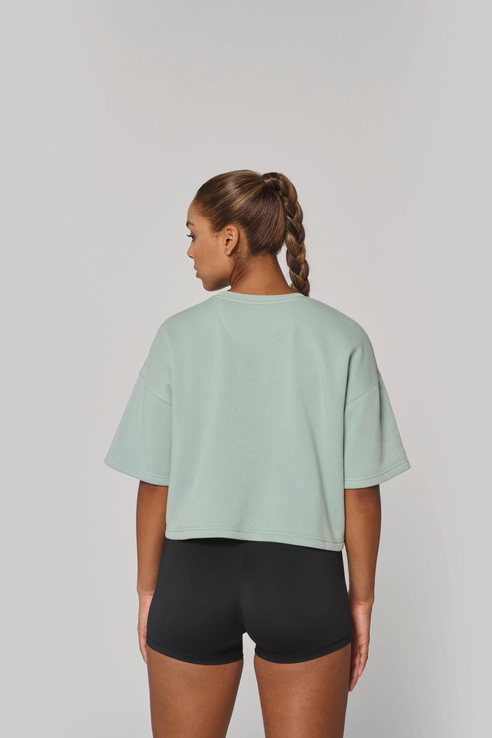 Sweat-shirt crop à manches courtes col rond femme en situation