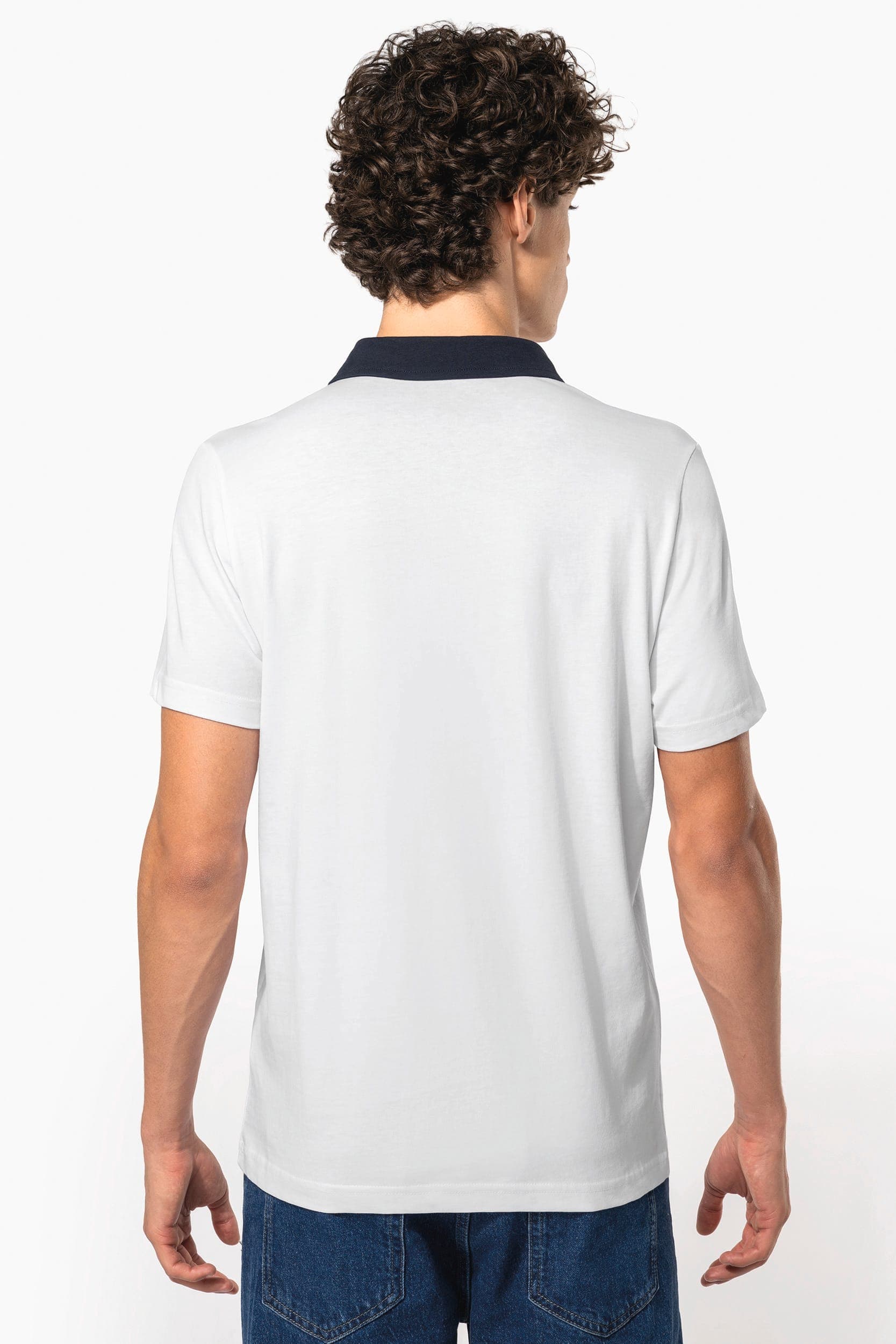 Polo jersey bicolore homme en situation