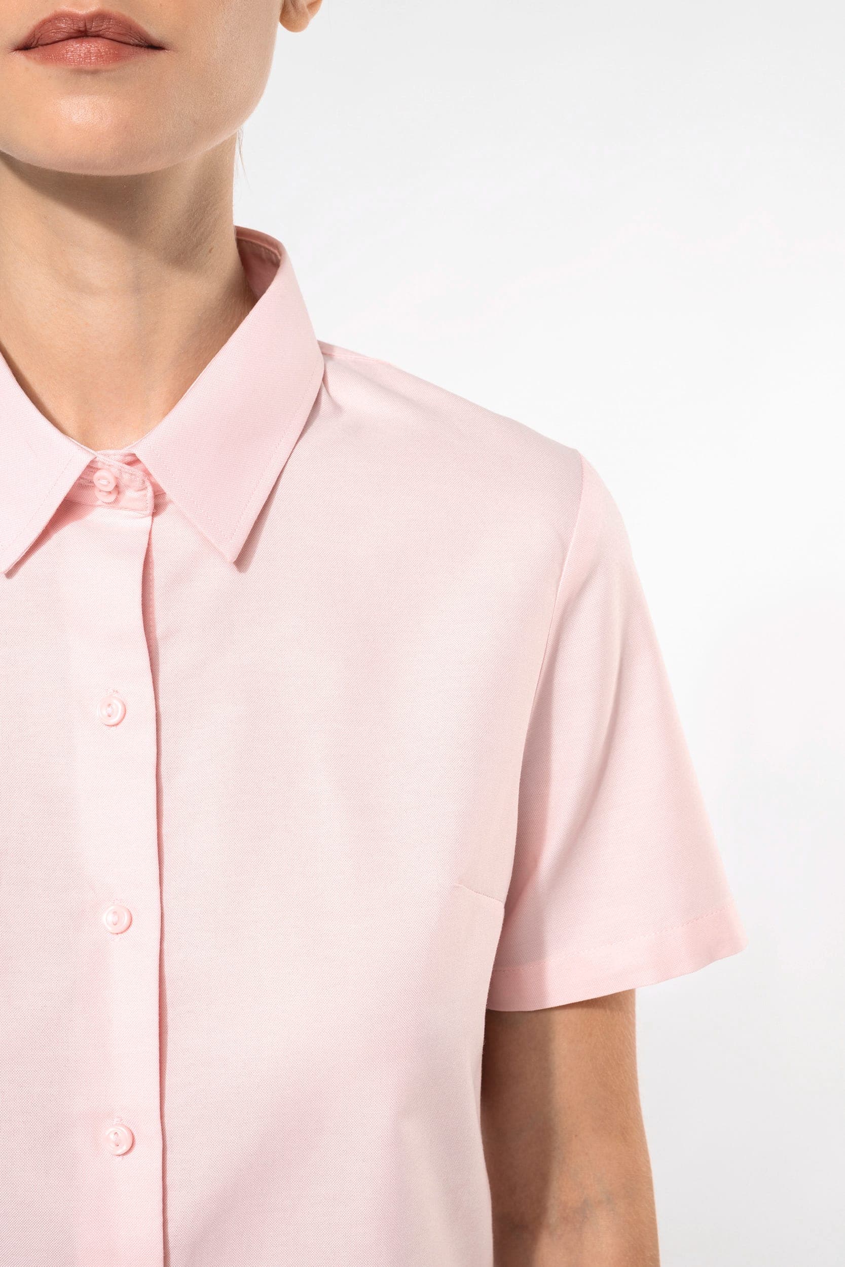 Chemise Oxford manches courtes femme en situation