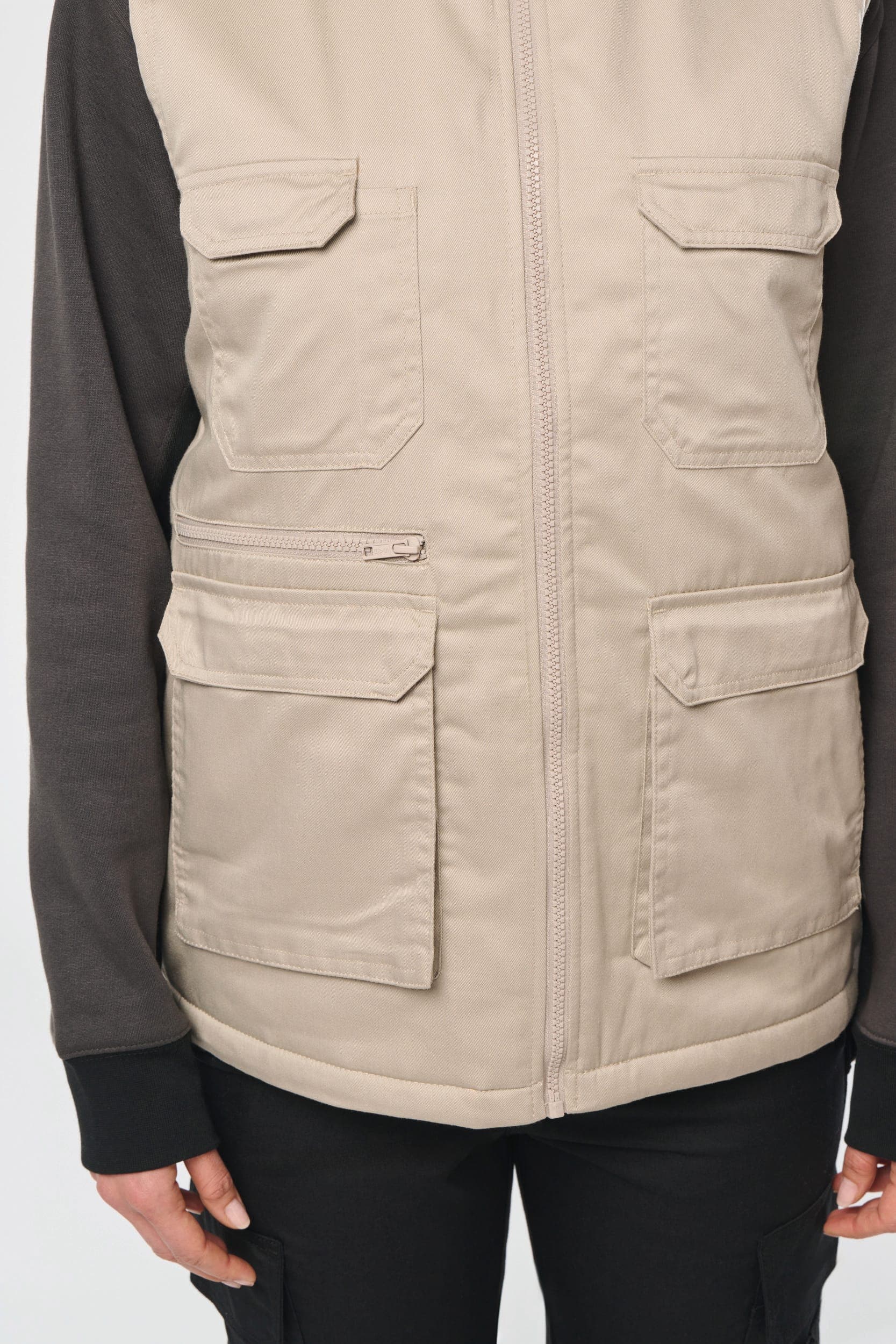 Gilet polycoton multipoches rembourré unisexe en situation