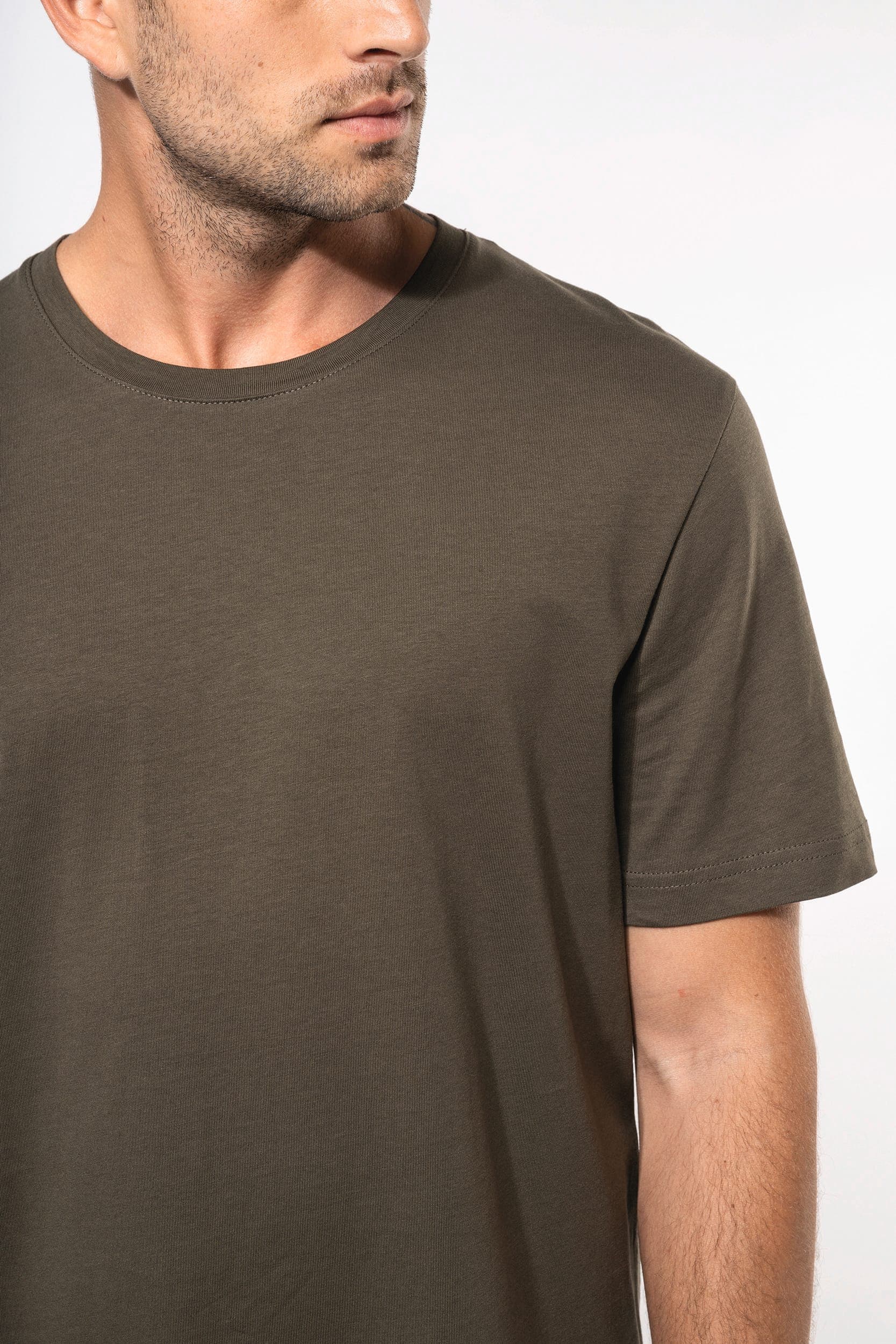 T-shirt col rond manches courtes homme en situation