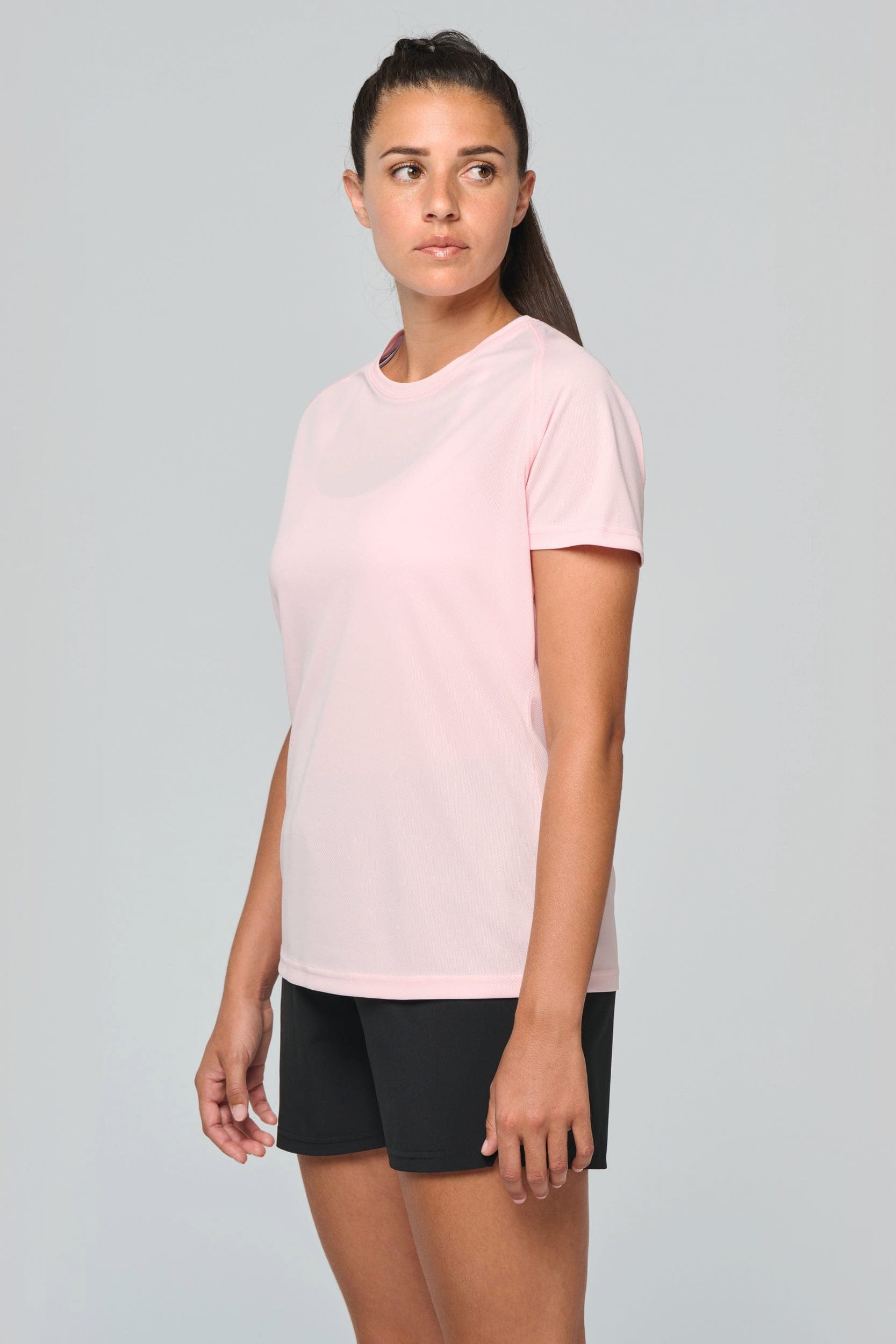 T-shirt de sport manches courtes femme en situation