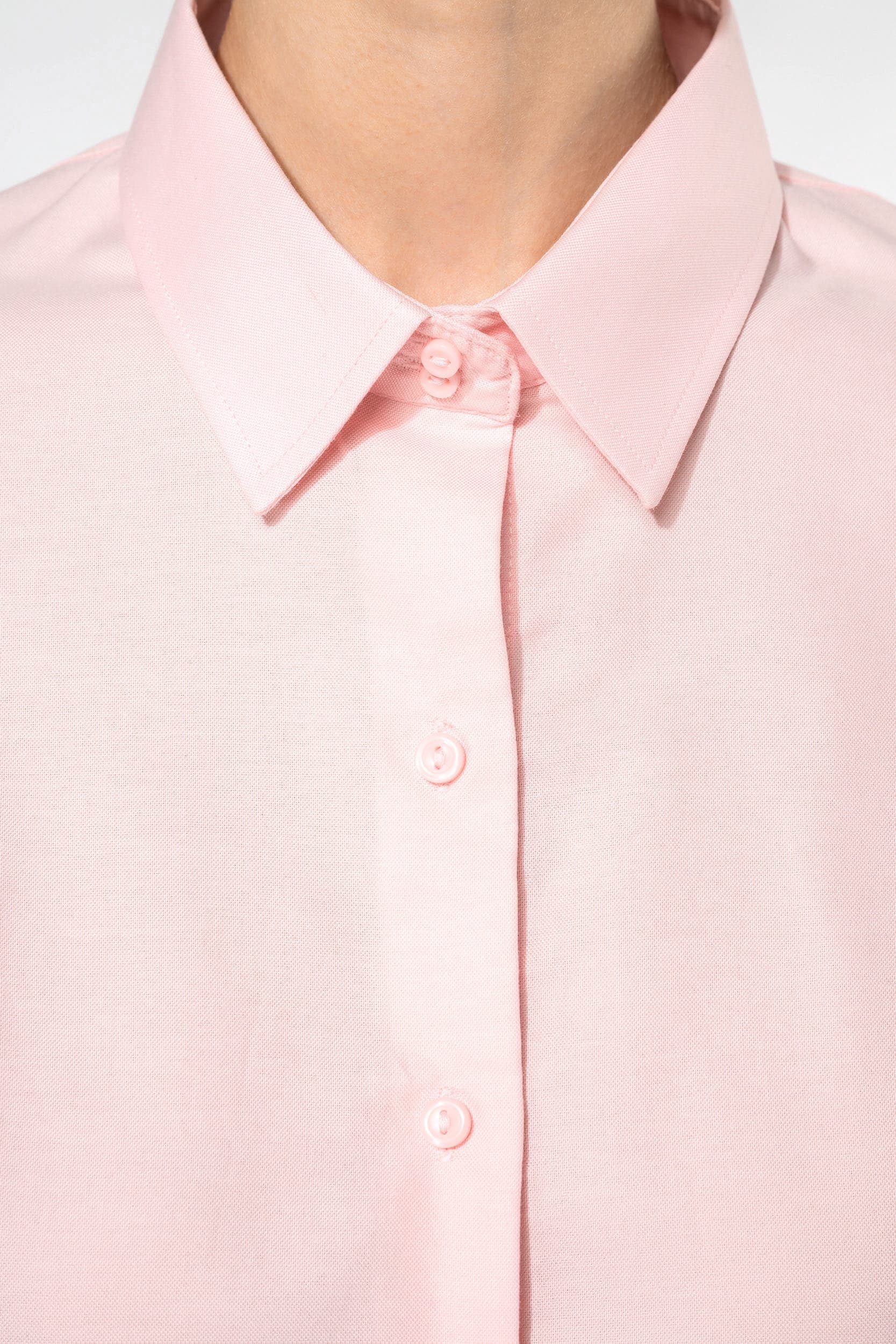 Chemise Oxford manches courtes femme en situation