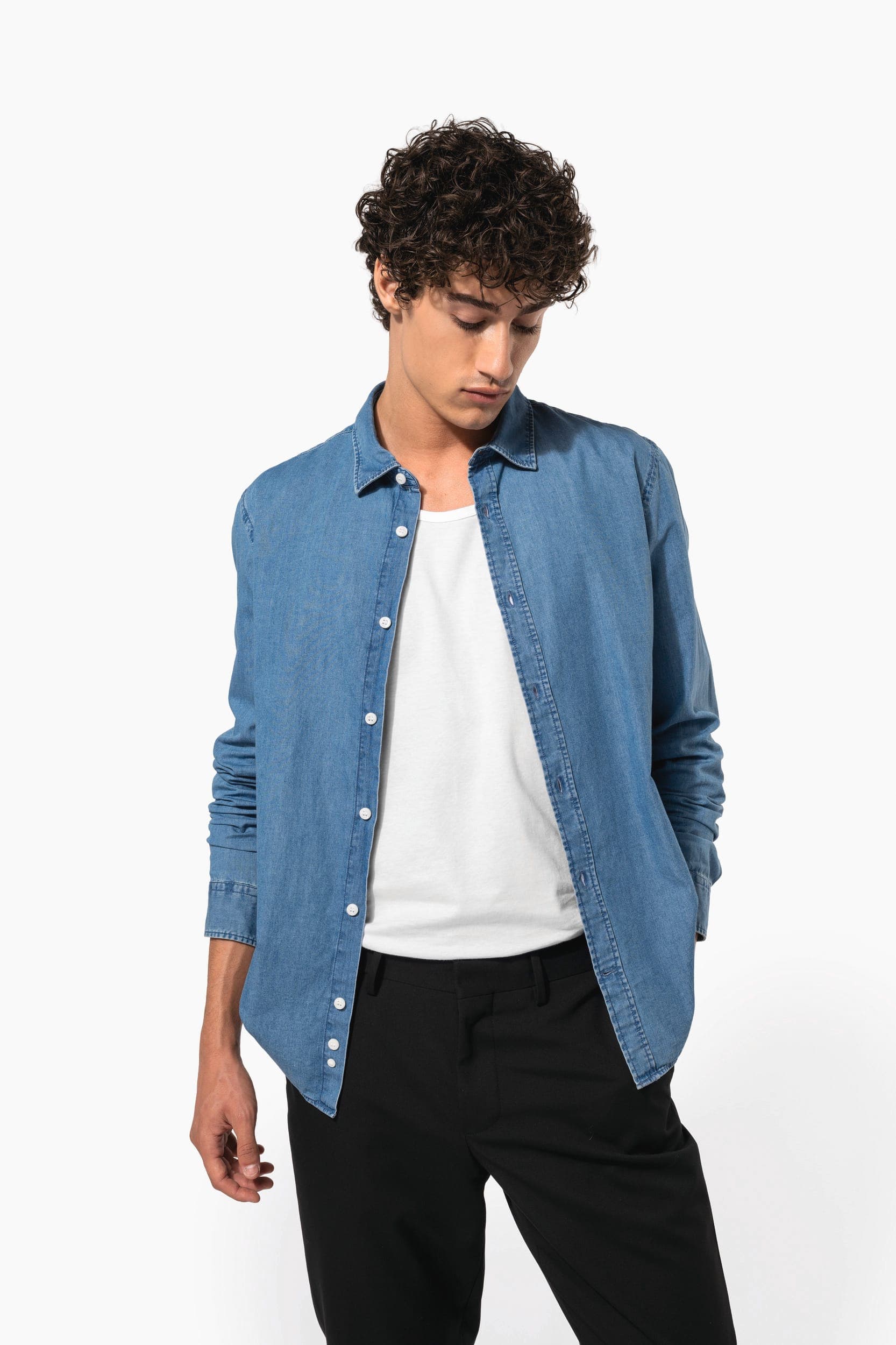 Chemise denim homme en situation
