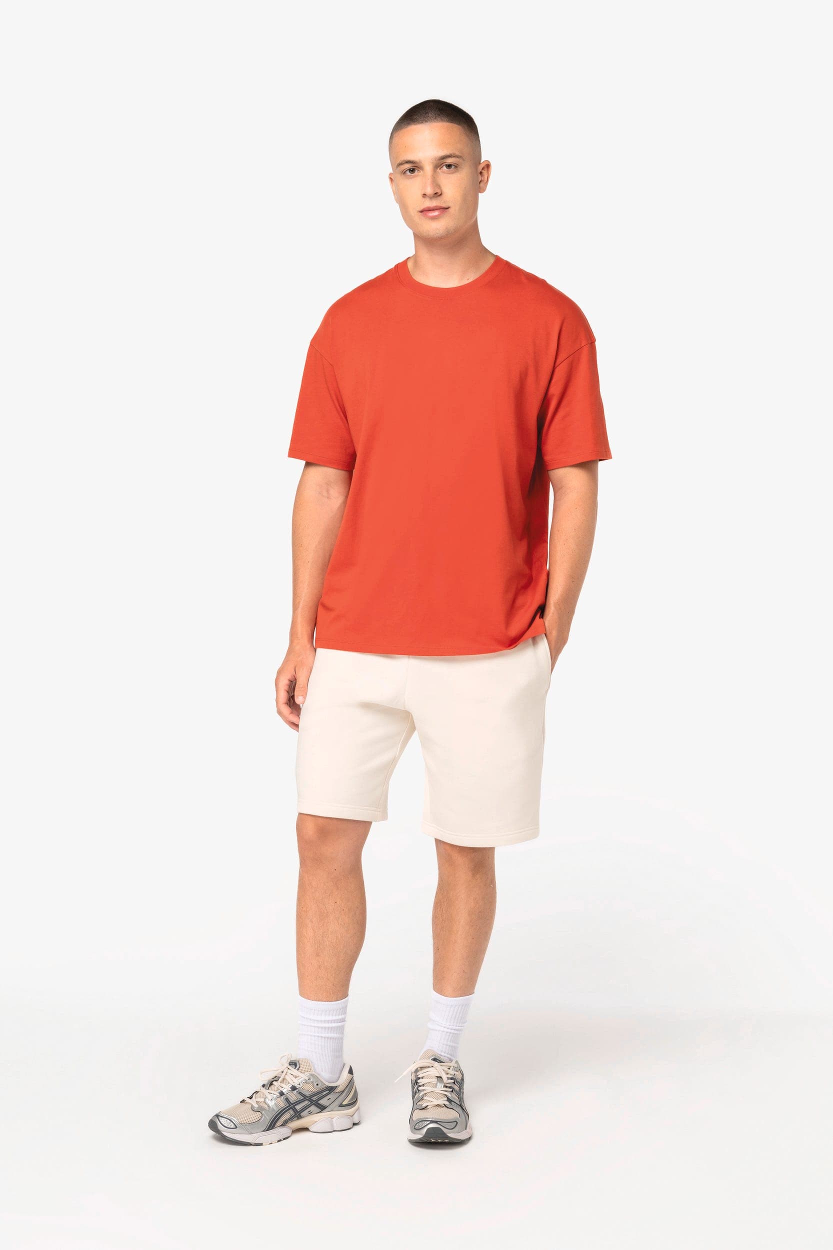 T-shirt écoresponsable oversize homme en situation