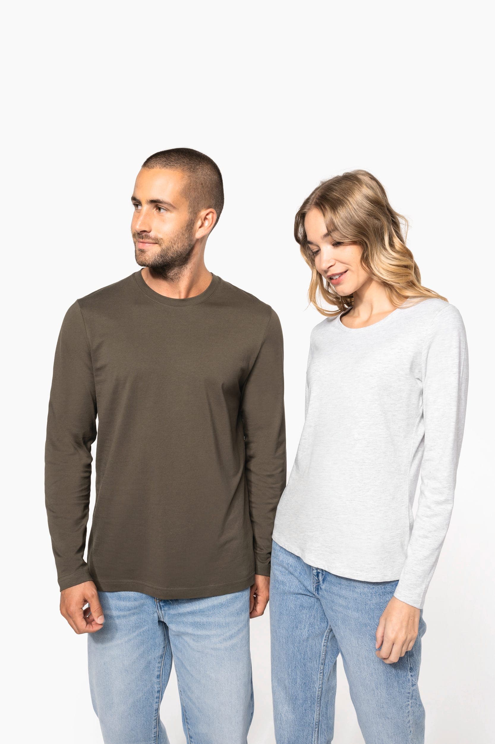 T-shirt col rond manches longues femme en situation