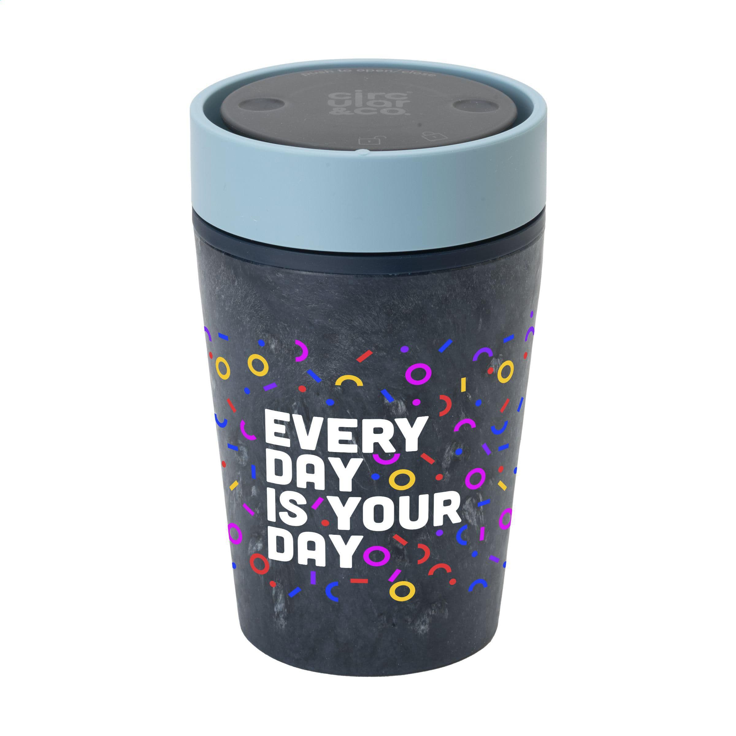 Mug café Circular&Co résidu textile 227 ml en situation