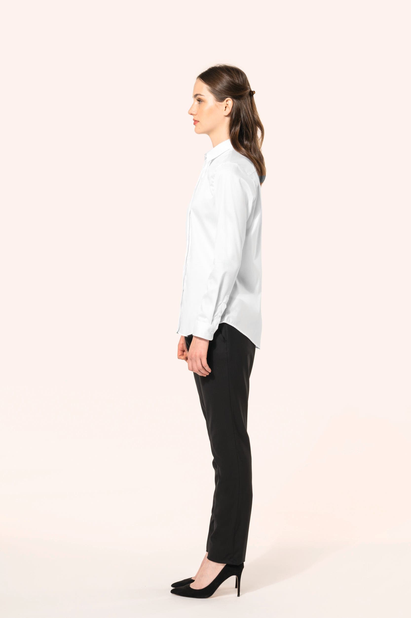 Chemise twill manches longues femme en situation