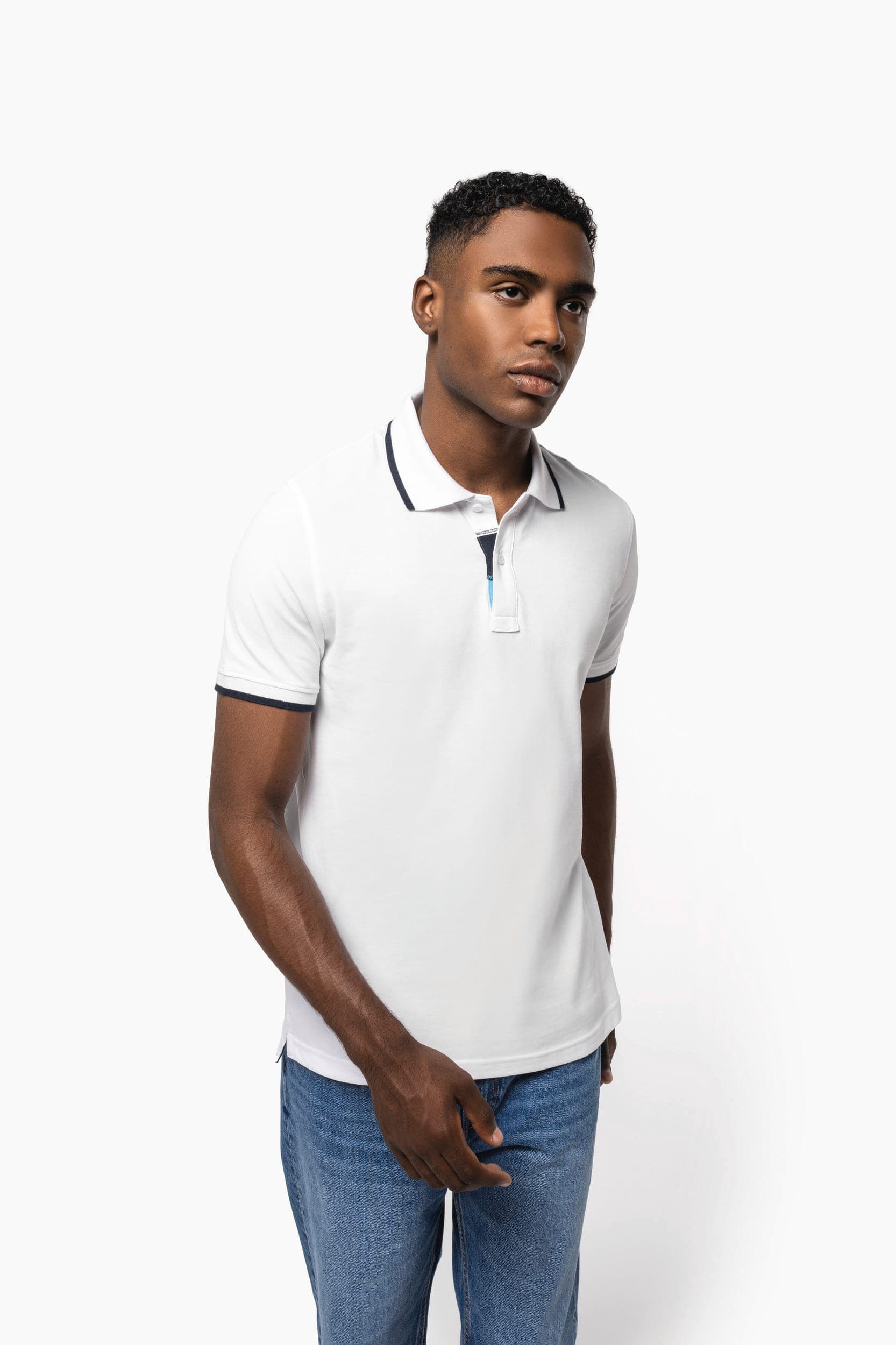 Polo manches courtes homme en situation