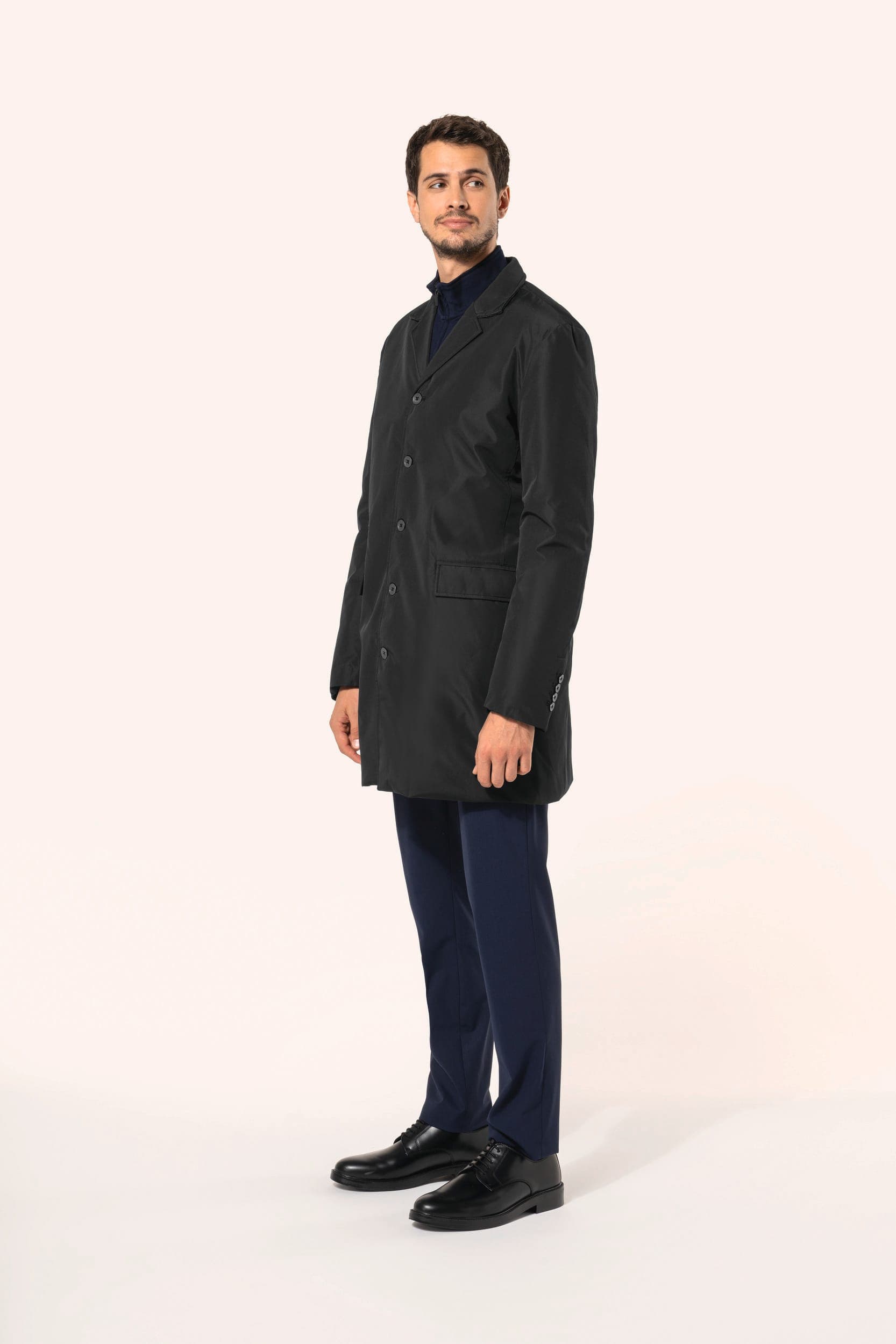 Trench structuré homme en situation