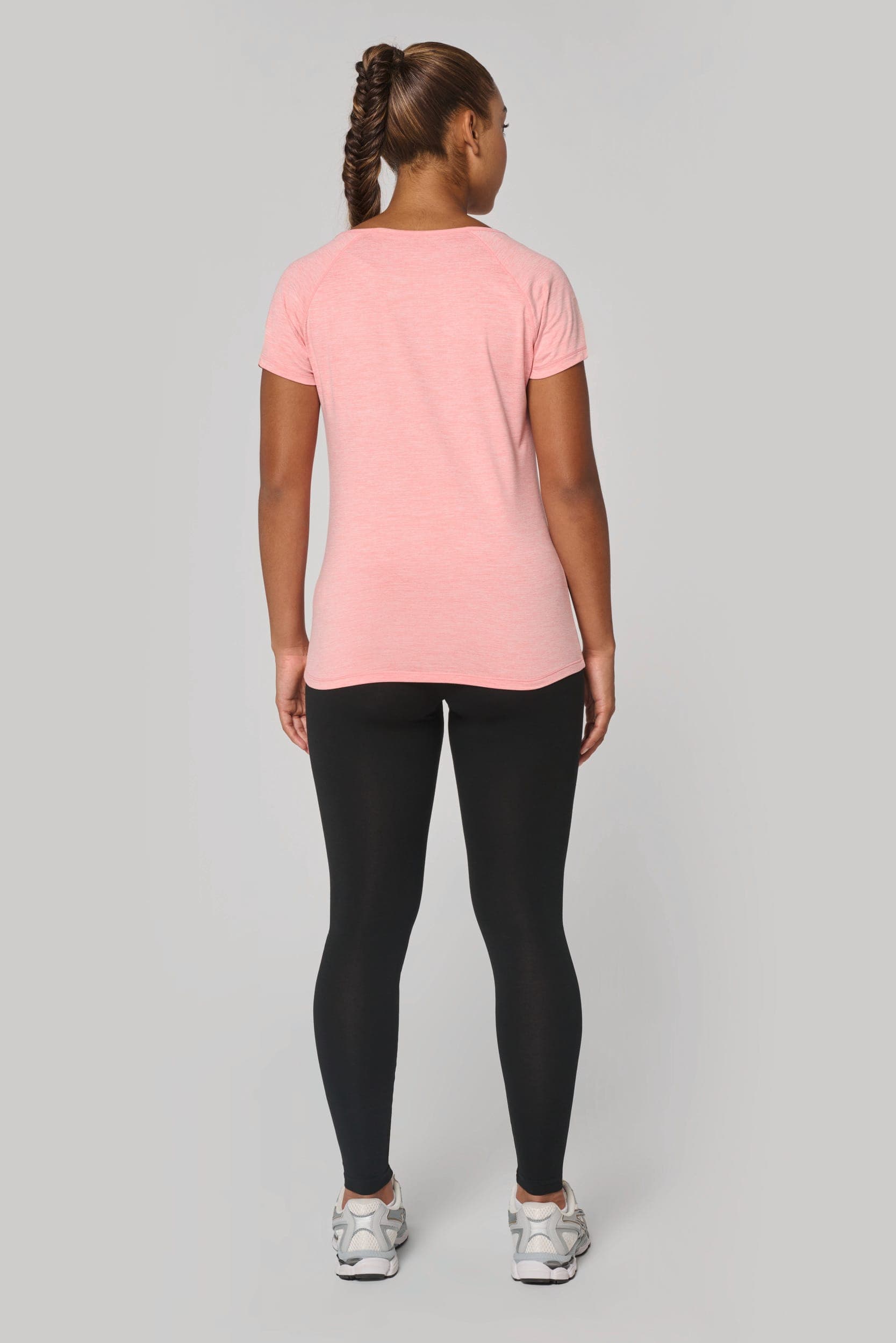 T-shirt de sport écoresponsable femme en situation
