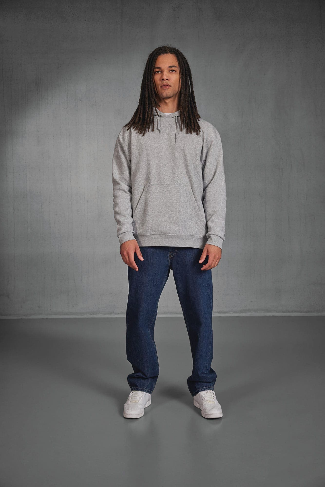 Sweat-shirt capuche en situation