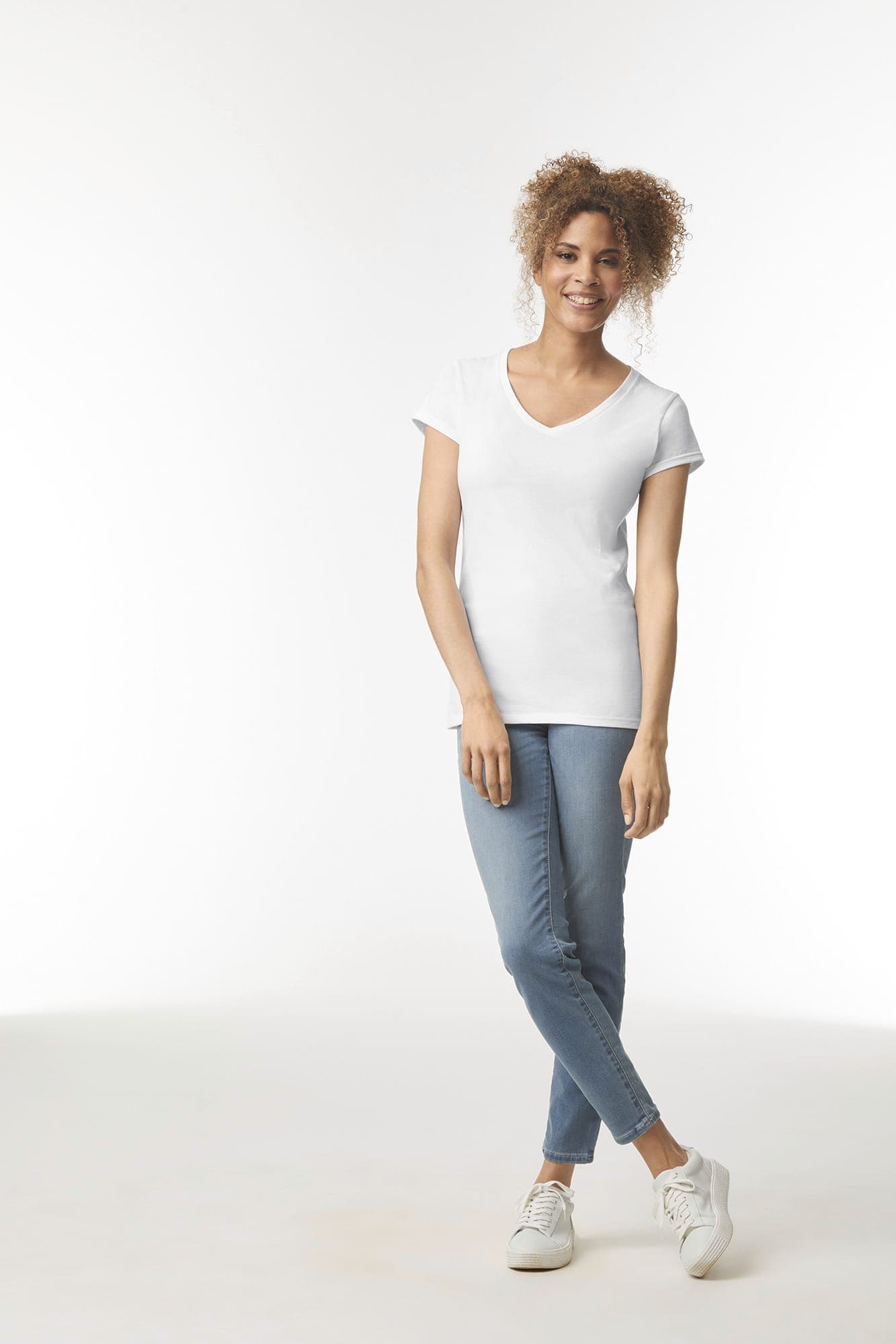 T-shirt femme col v Softstyle en situation