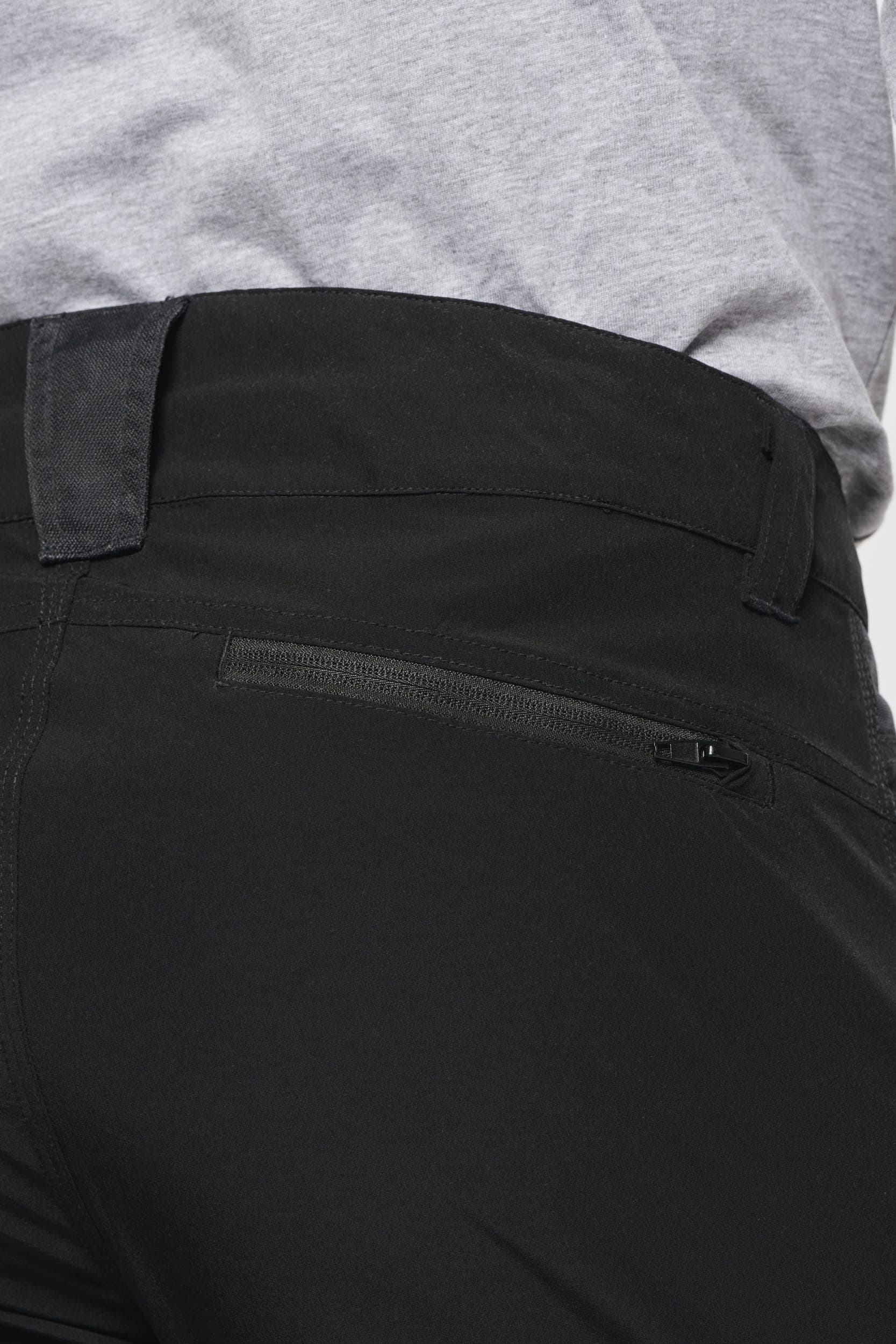 Pantalon léger stretch recyclé multipoches unisexe en situation