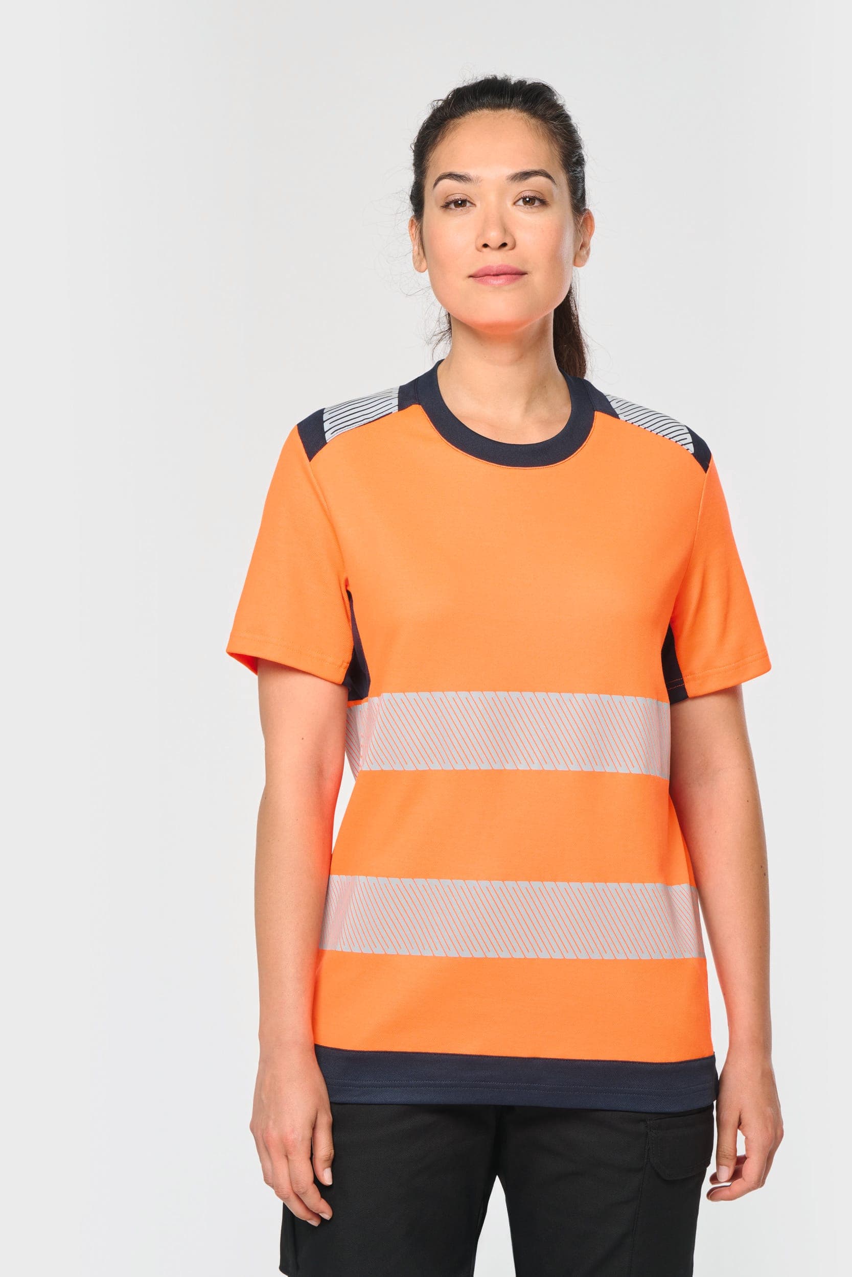 T-shirt de sécurité recyclé manches courtes unisexe en situation