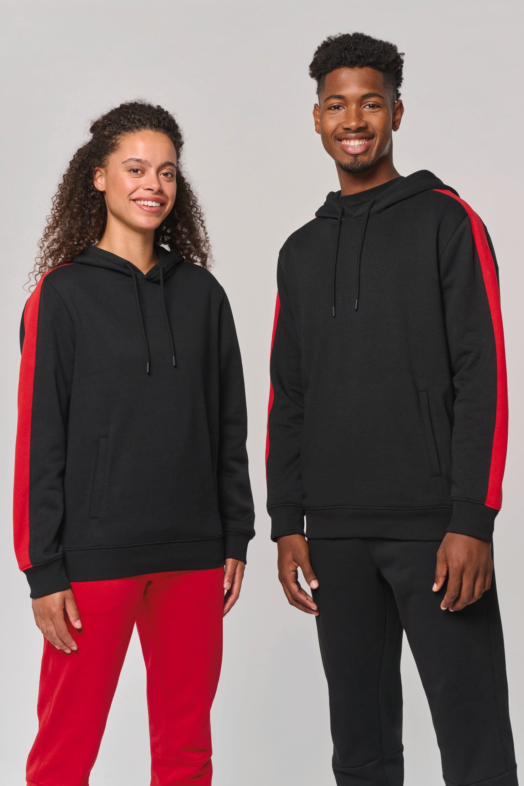 Sweat-shirt à capuche teamwear bicolore unisexe en situation