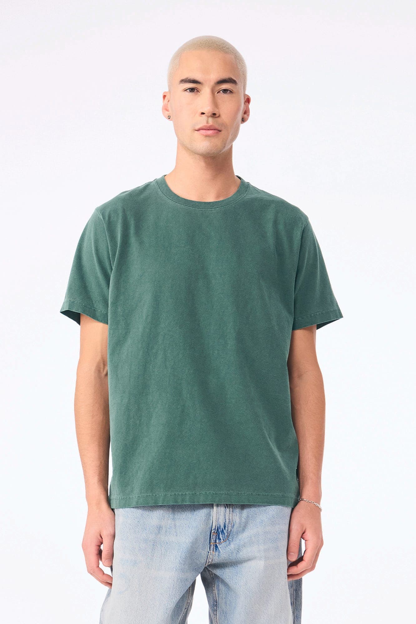 T-shirt délavé épais unisexe en situation