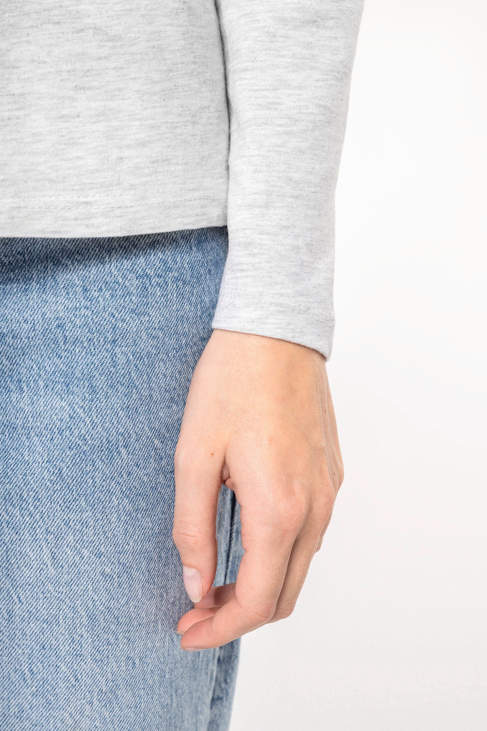 T-shirt col rond manches longues femme en situation