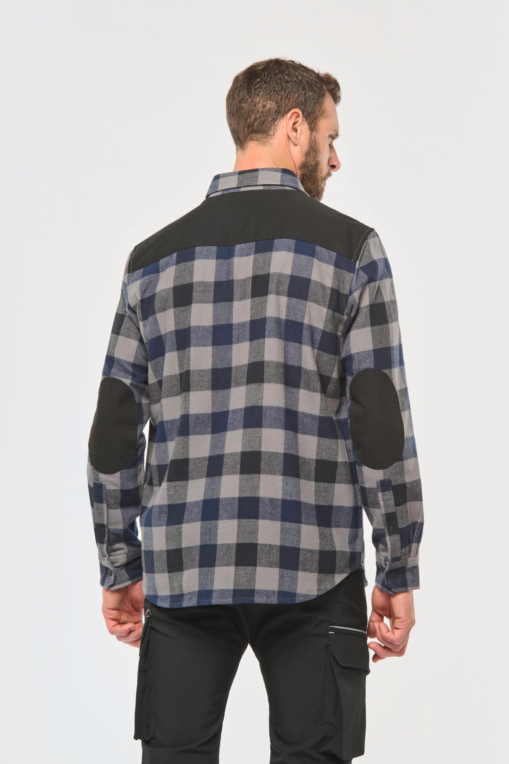 Chemise à carreaux avec poches homme en situation