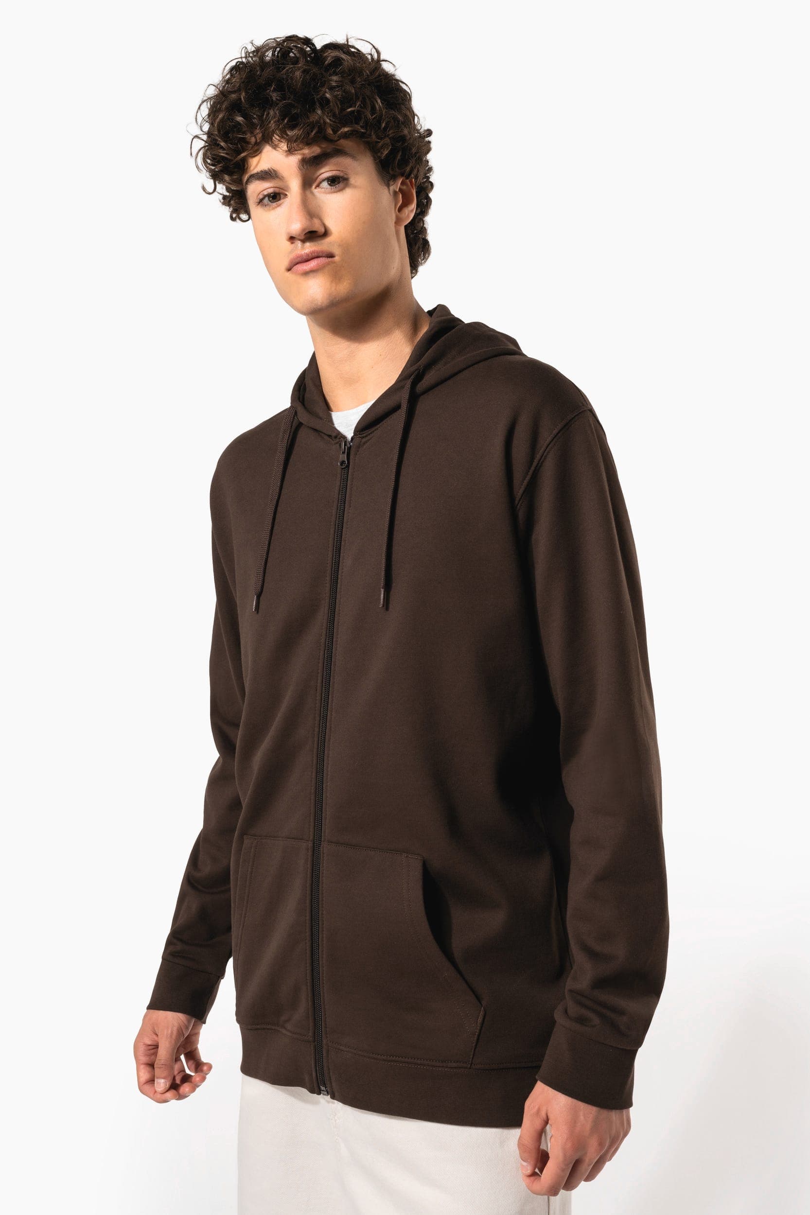 Sweat-shirt zippé capuche unisexe en situation