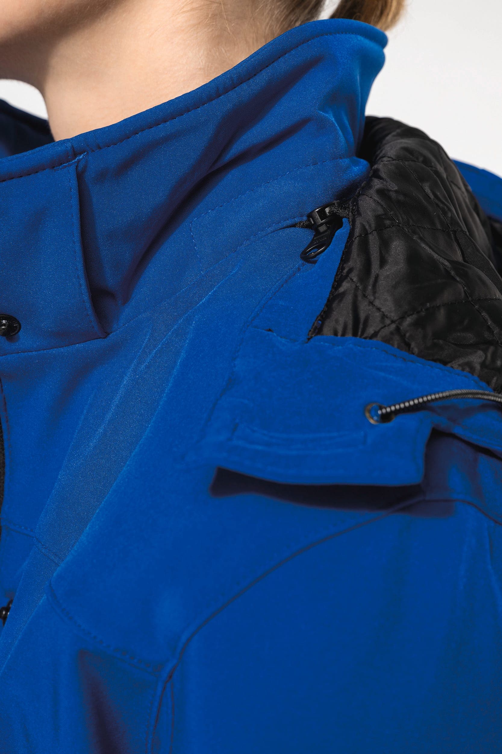 Parka softshell doublée capuche femme en situation