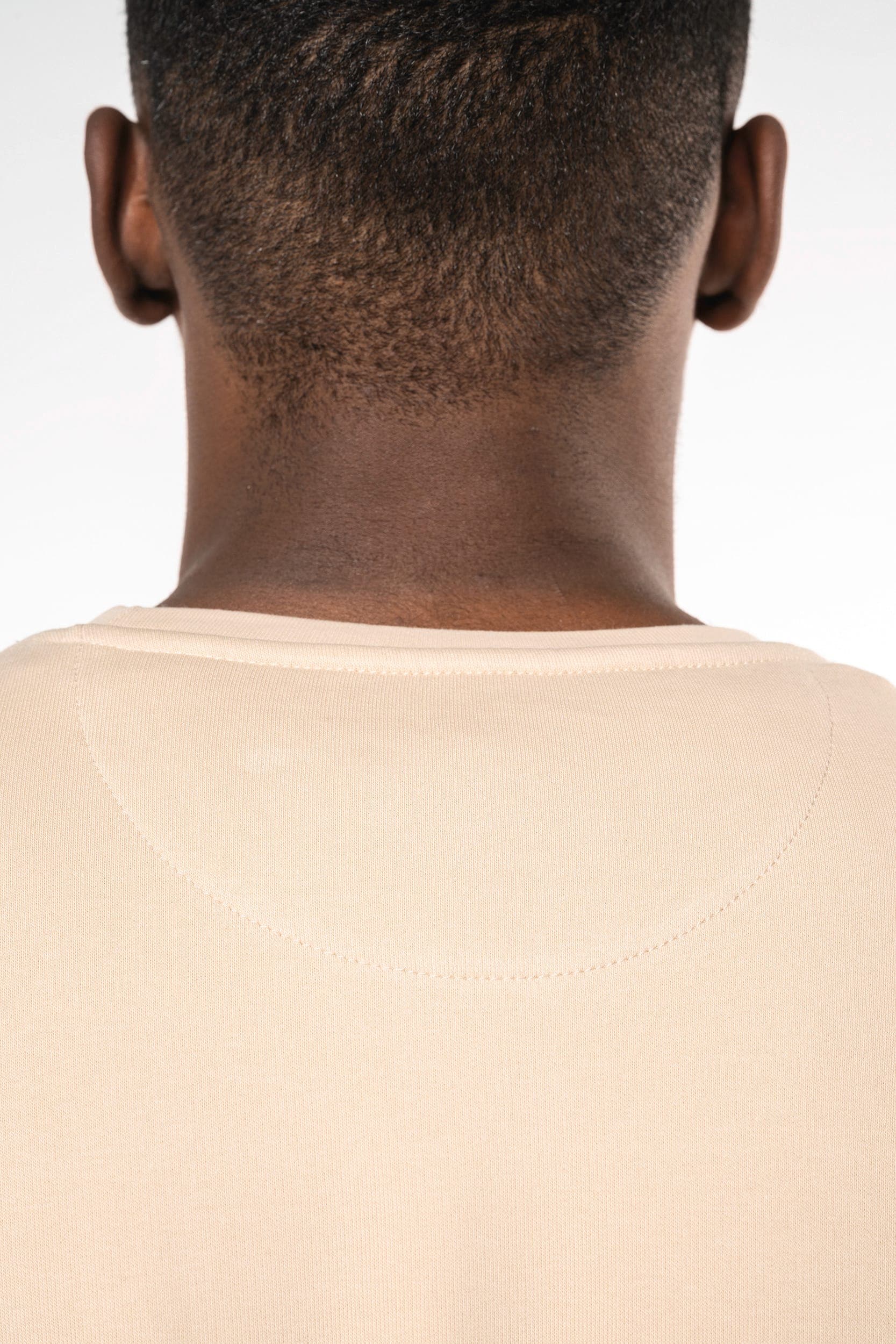 Sweat-shirt écoresponsable col rond unisexe en situation