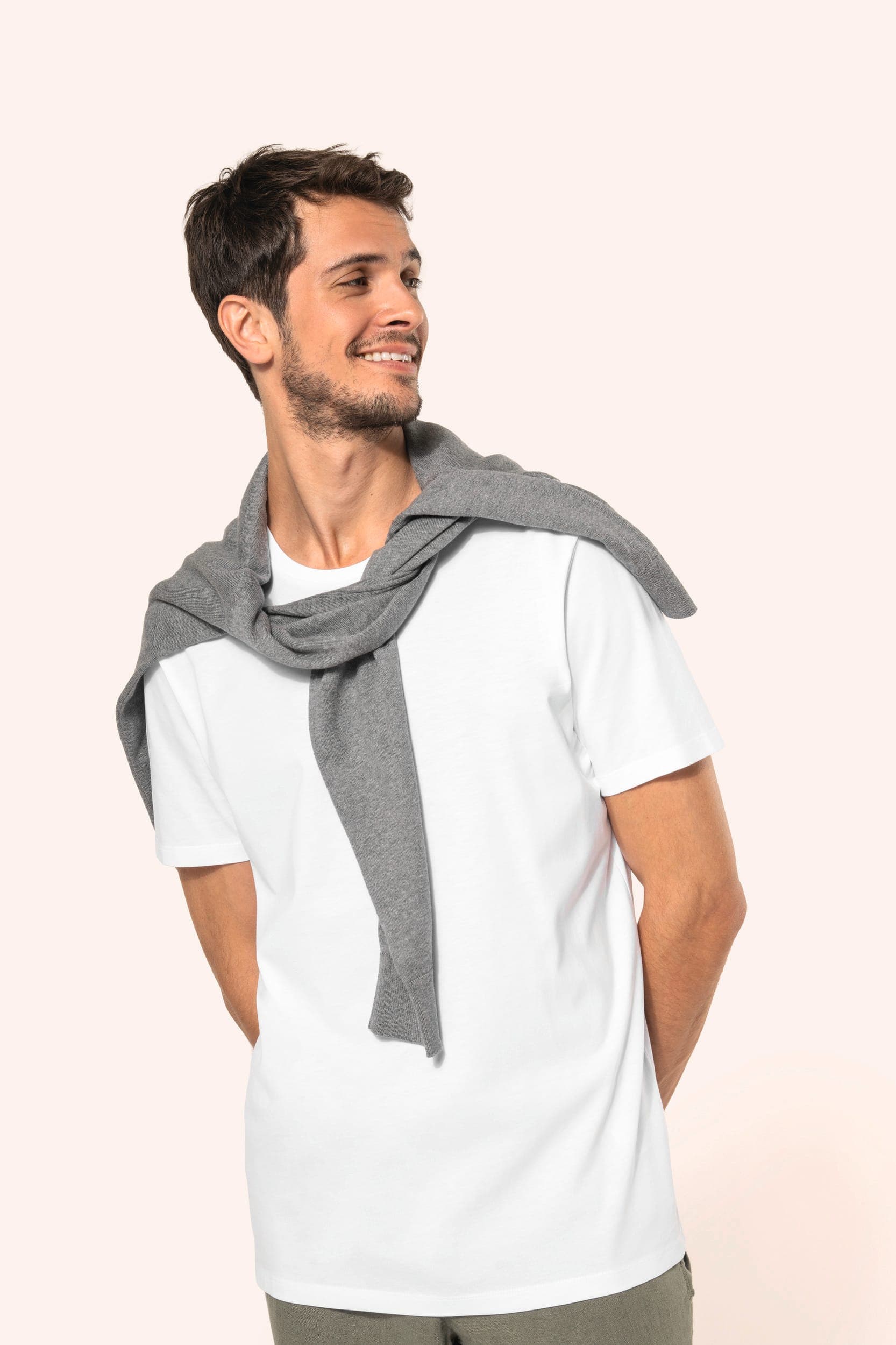 T-shirt Supima® col rond manches courtes homme en situation