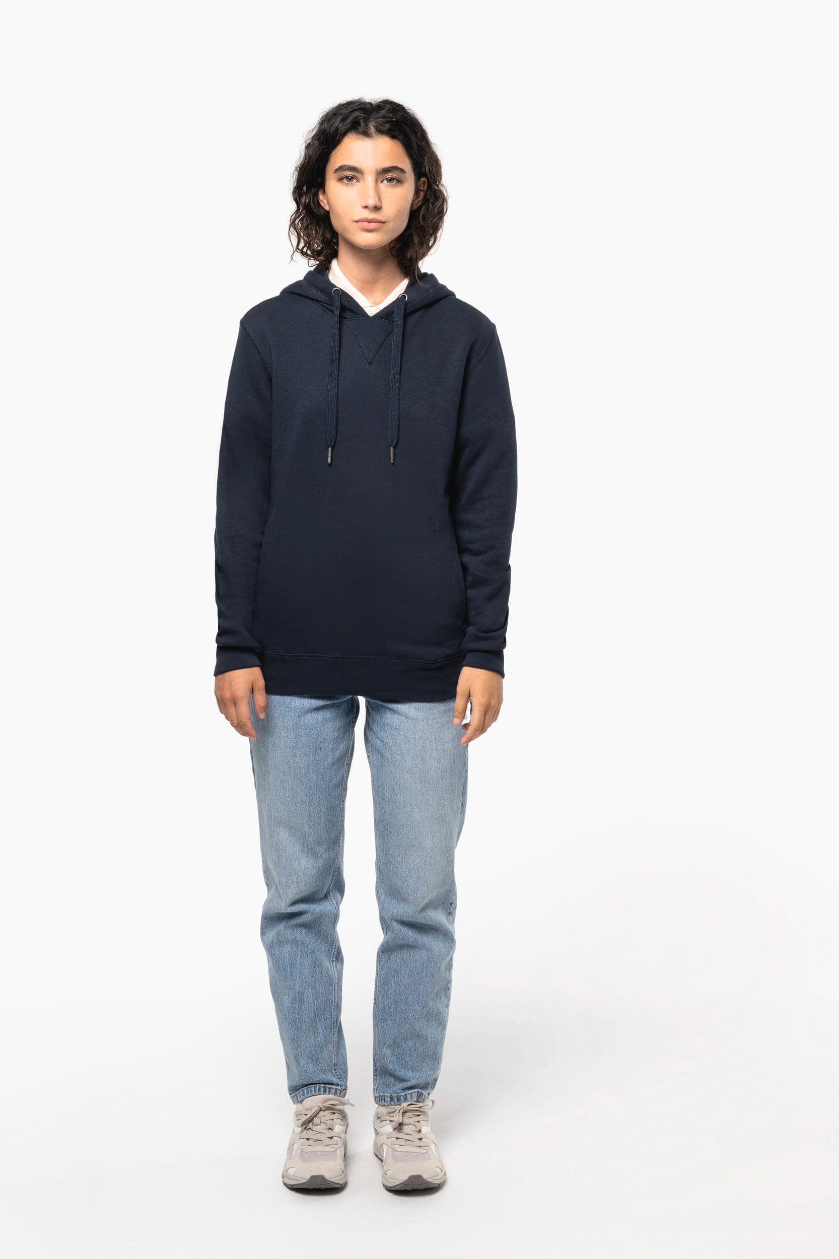 Sweat-shirt french terry écoresponsable à capuche unisexe en situation