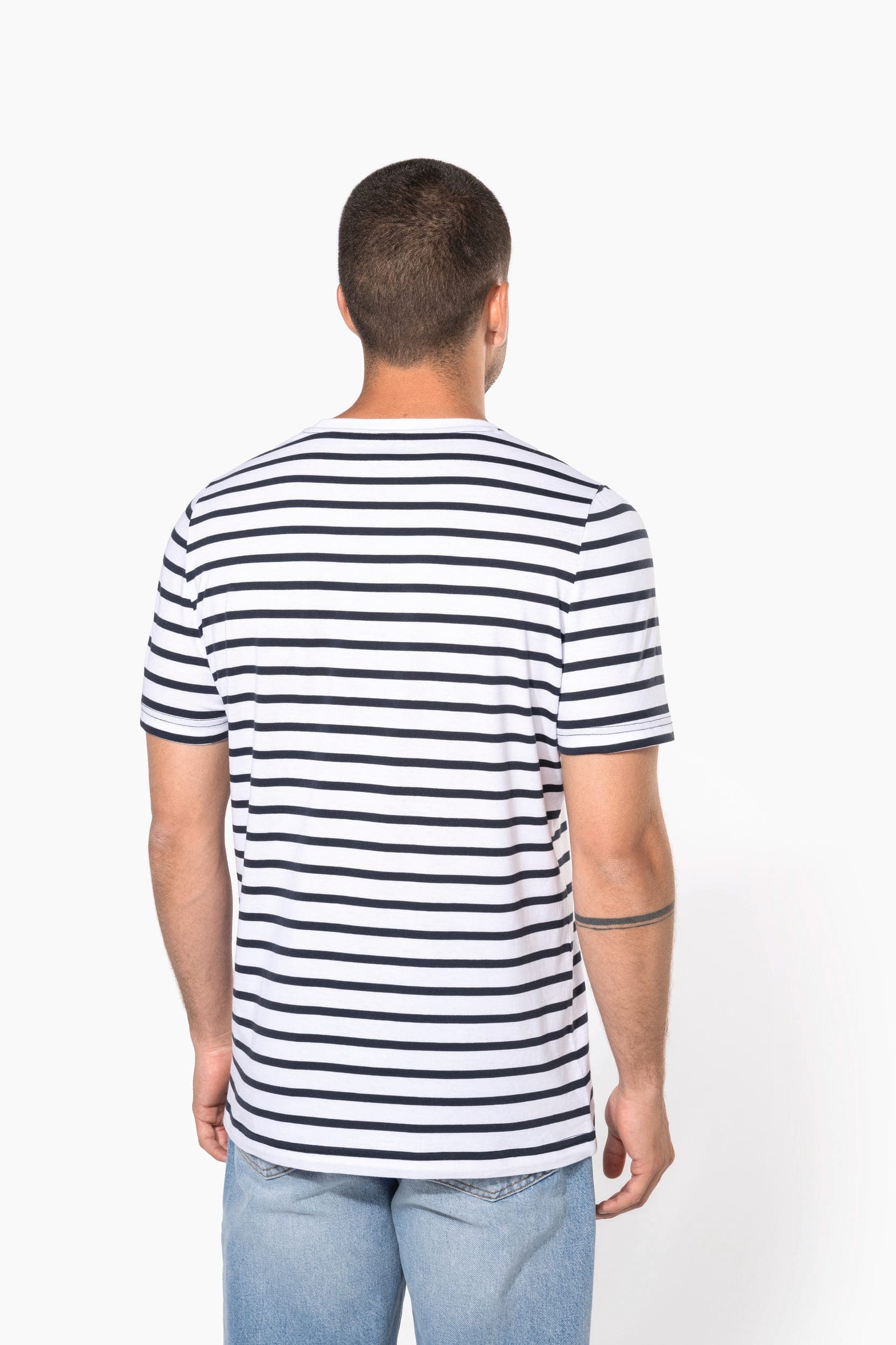 T-shirt rayé marin avec poche manches courtes homme en situation