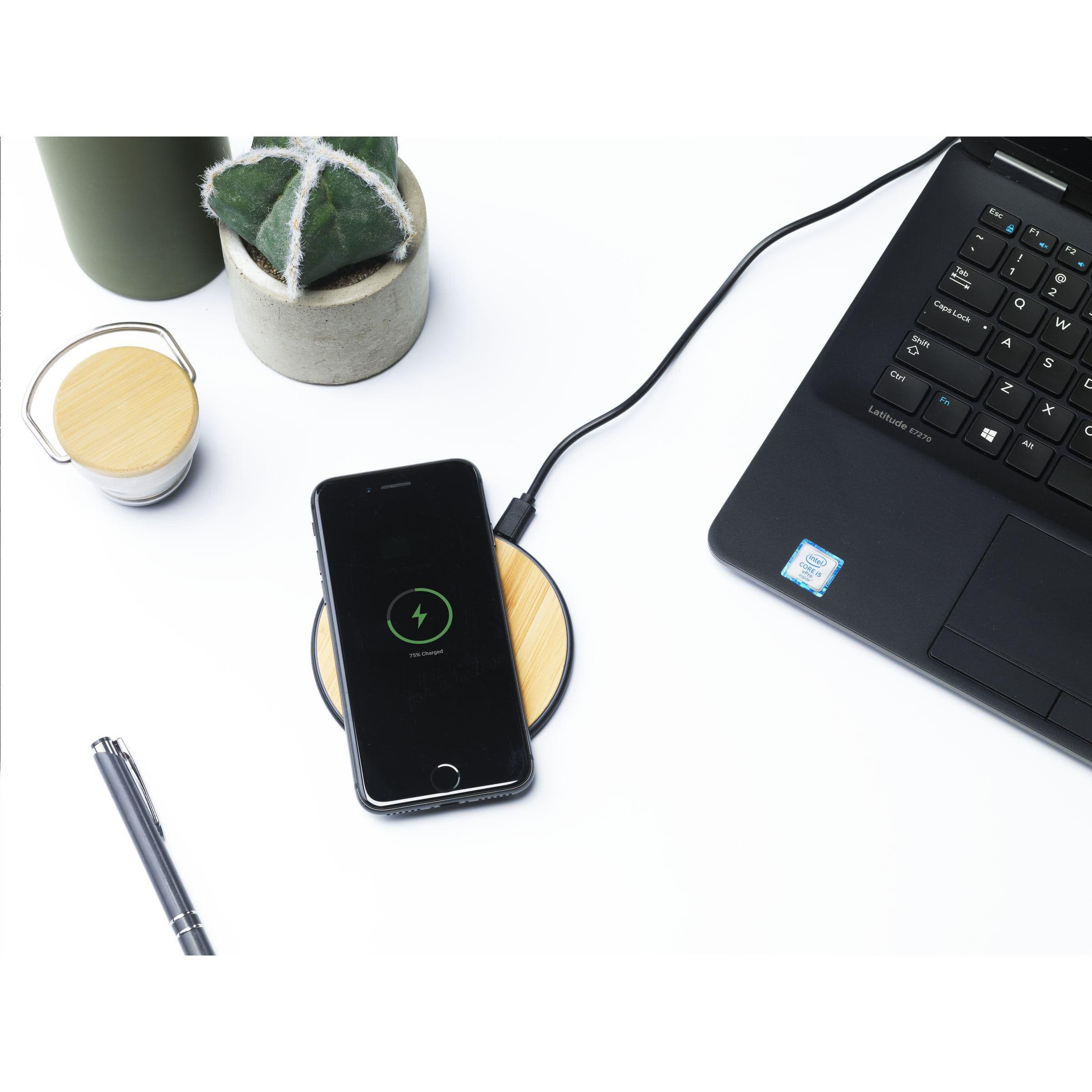 Chargeur sans fil bambou 10W rapide en situation
