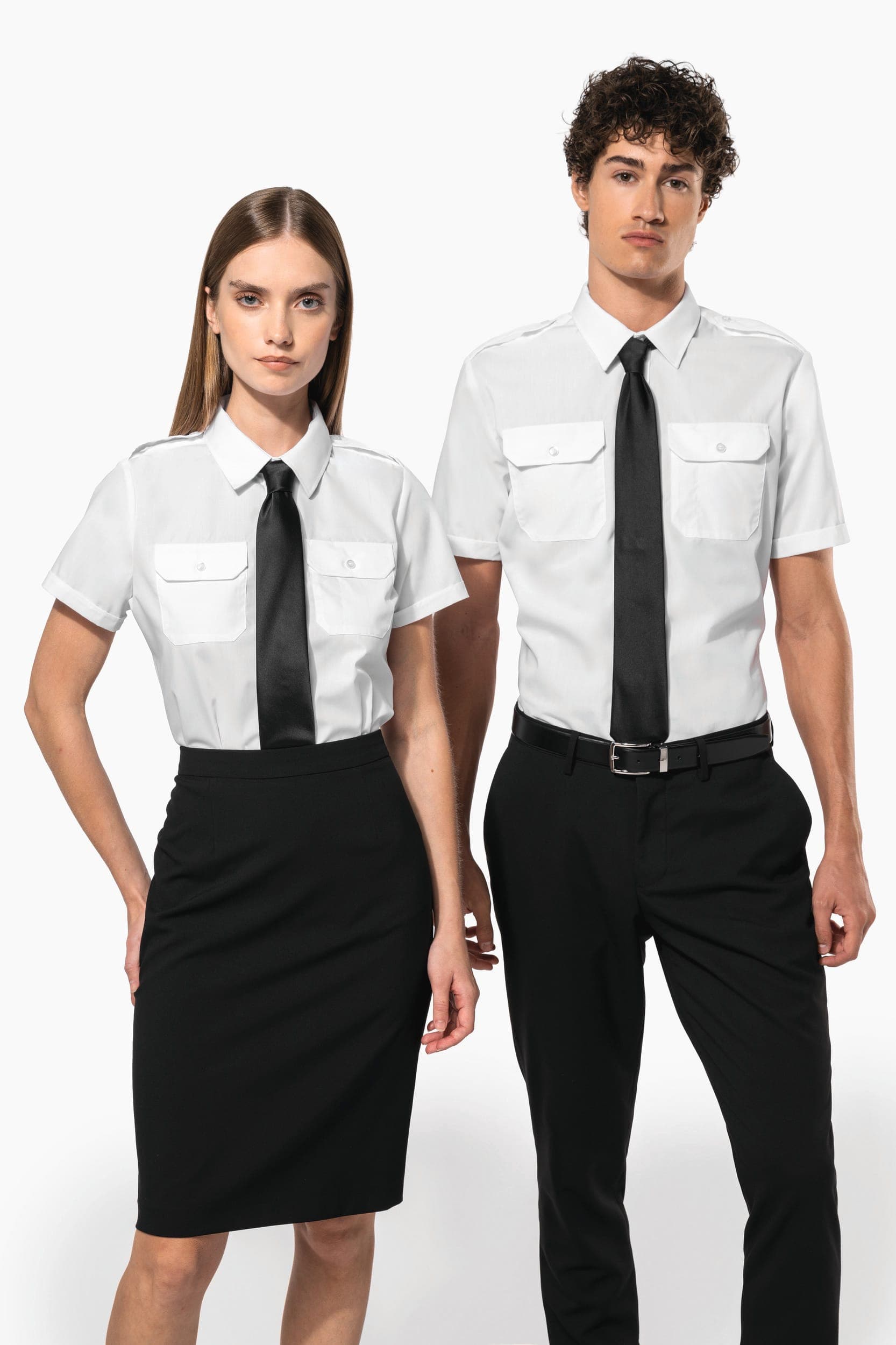 Chemise pilote manches courtes femme en situation