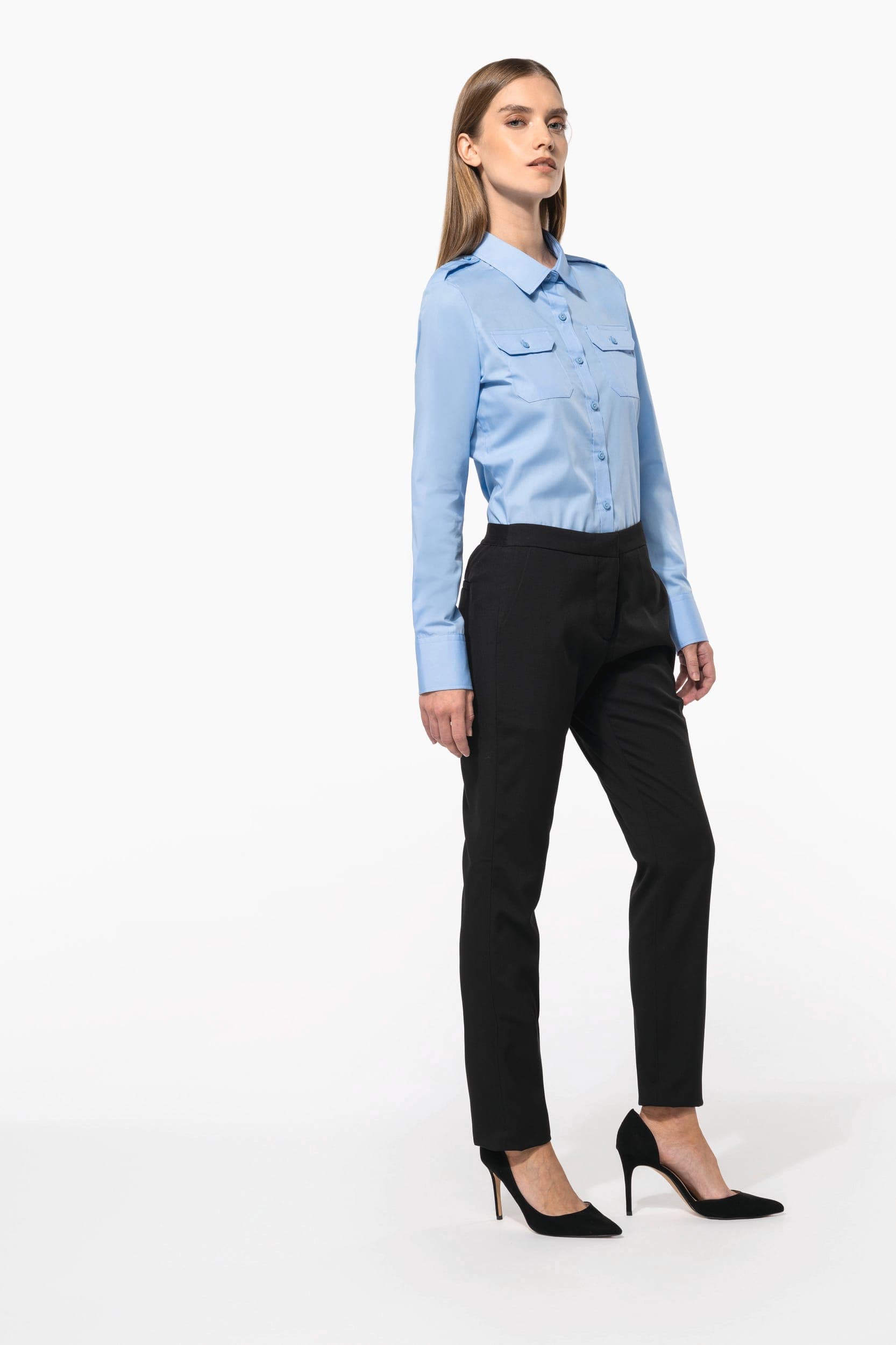 Chemise pilote manches longues femme en situation