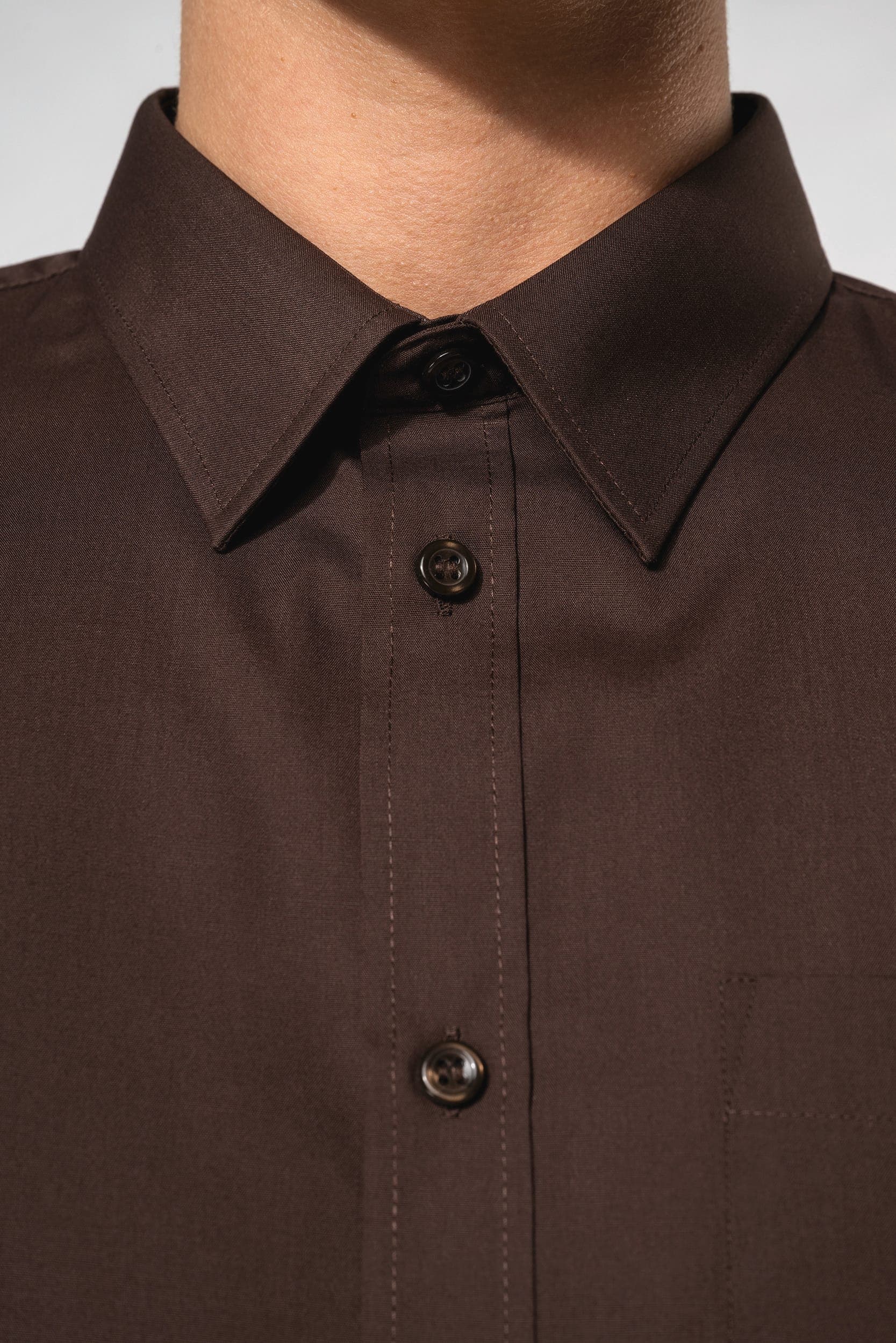 Chemise popeline polycoton entretien facile homme en situation