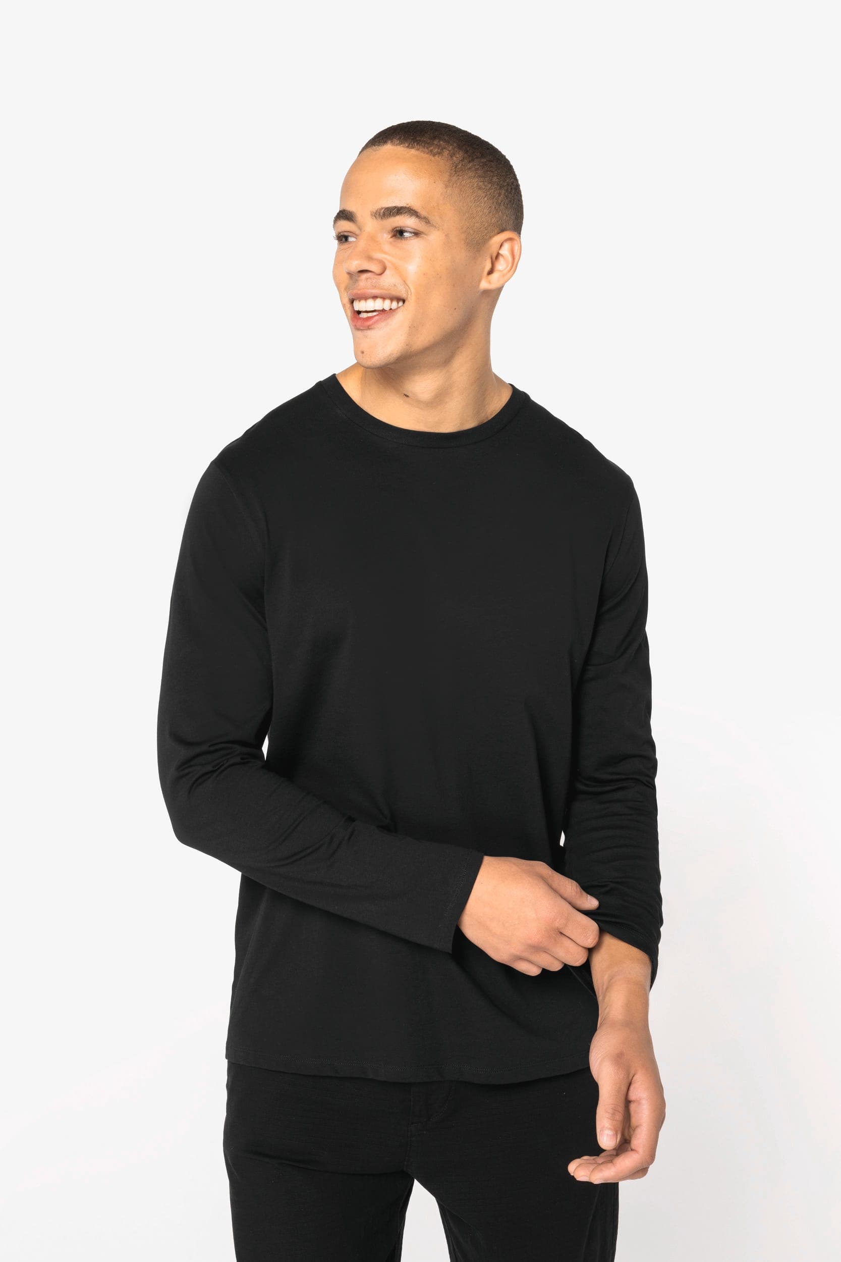 T-shirt écoresponsable manches longues unisexe en situation