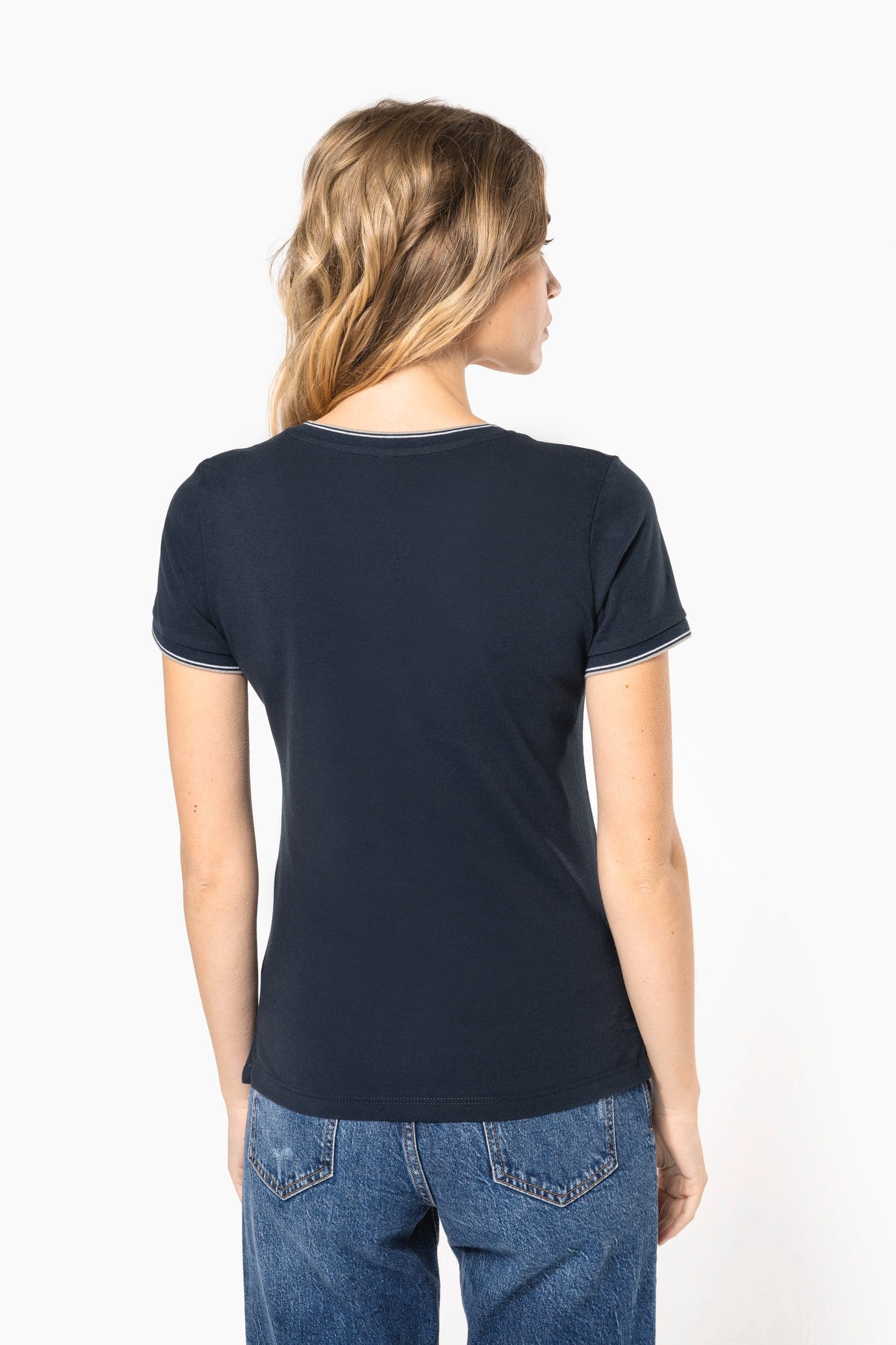 T-shirt maille piquée col V femme en situation