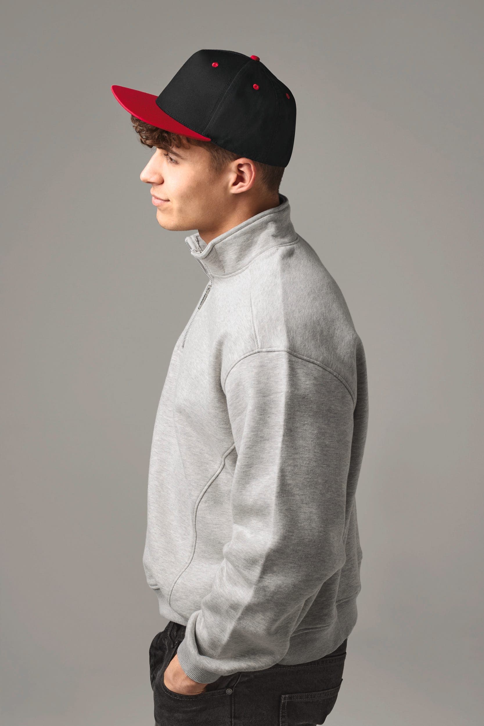 Casquette Snapback contrastée - 5 panneaux en situation