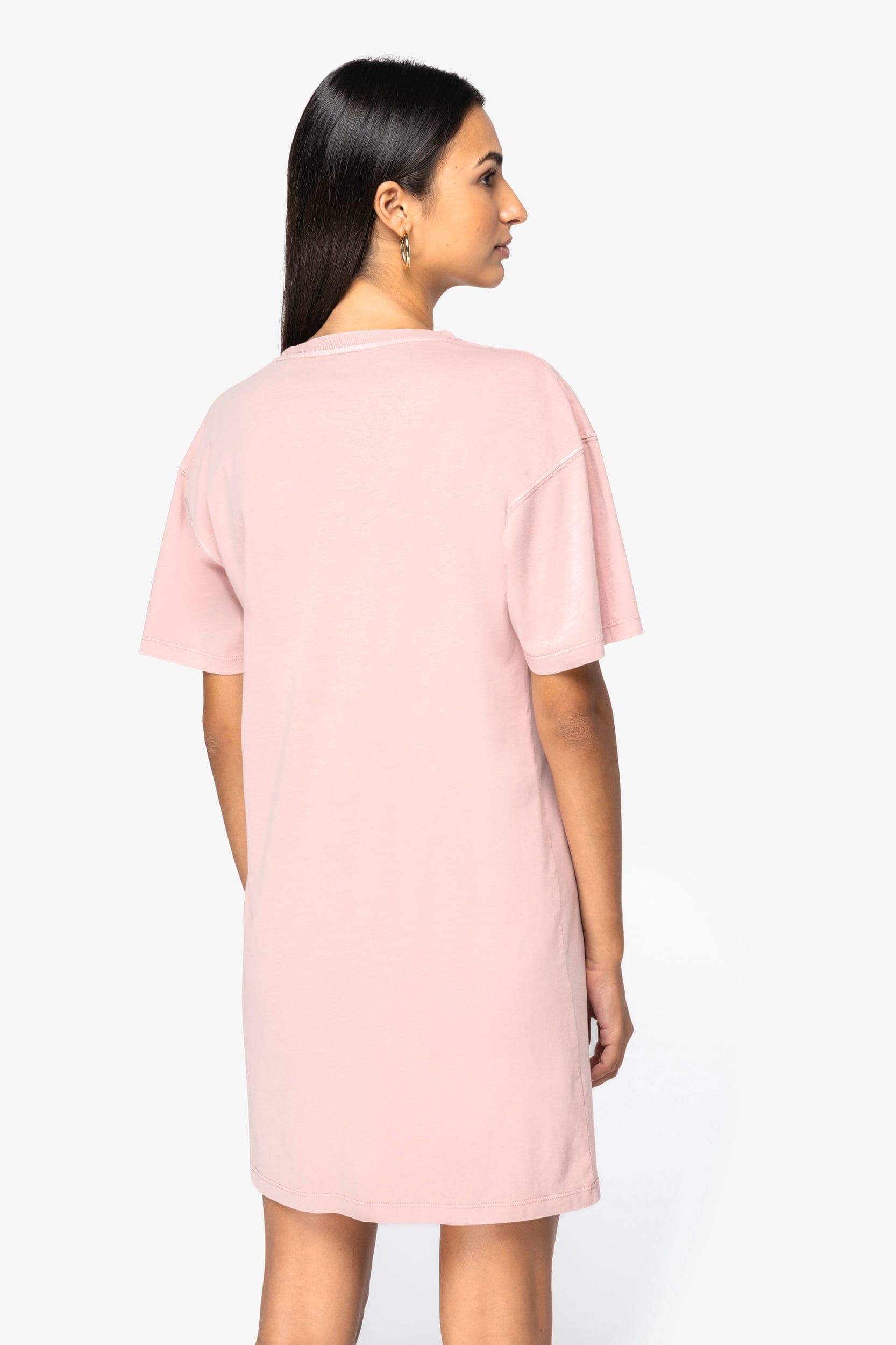 Robe t-shirt écoresponsable délavée femme en situation