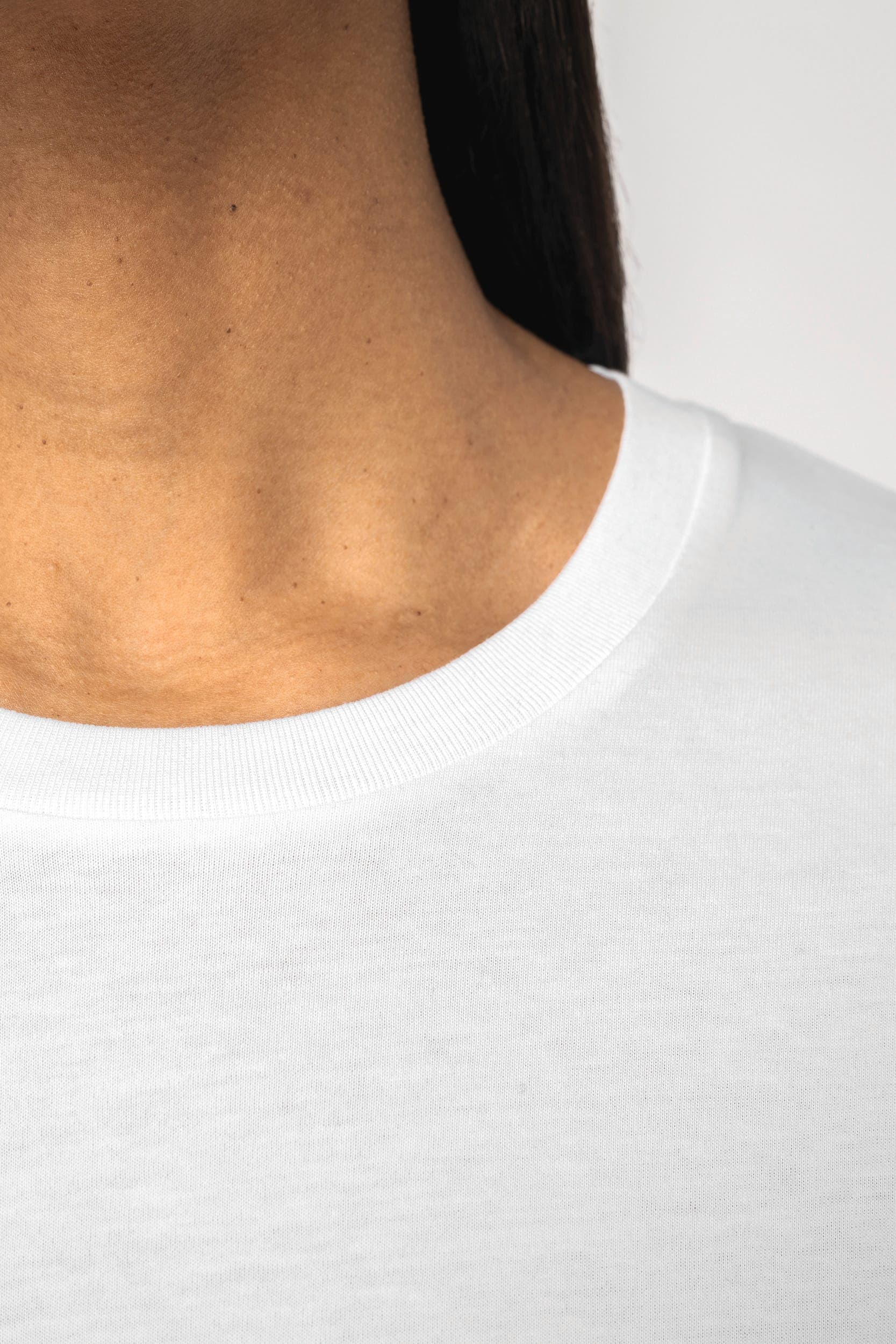 T-shirt écoresponsable manches longues unisexe en situation