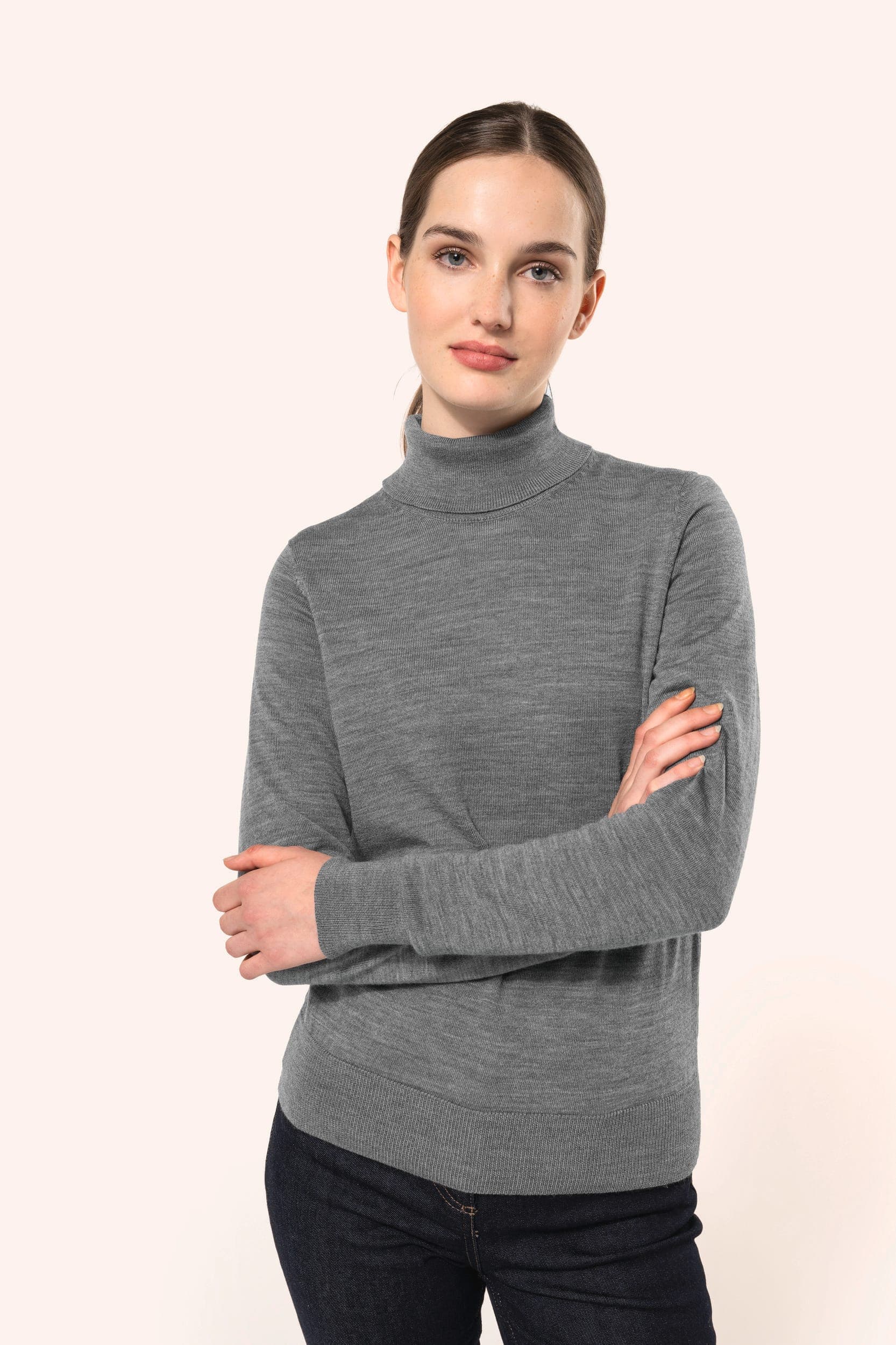 Pull Mérinos col roulé femme en situation