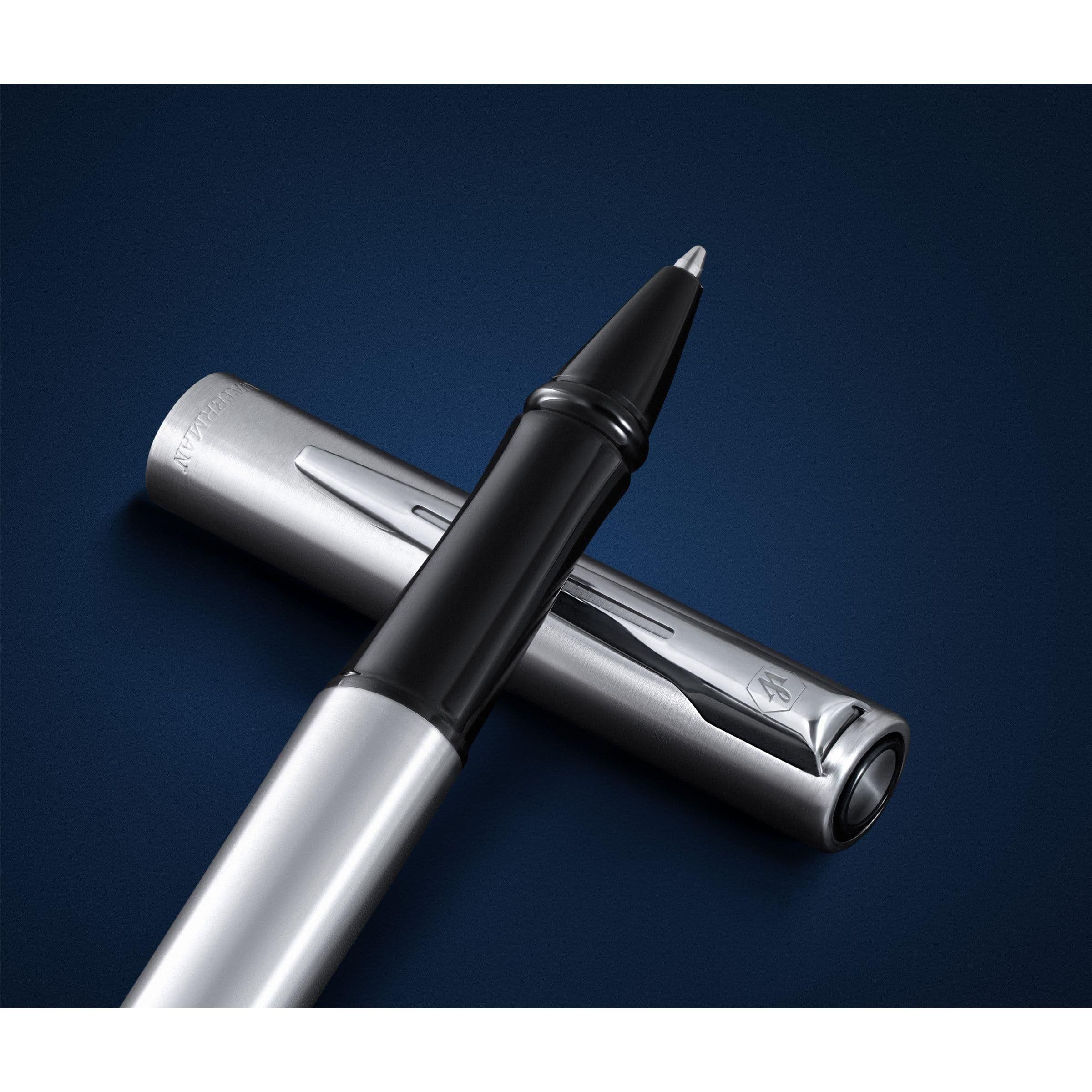 Waterman Graduate Chrom CT Stylo Roller - encre noire en situation