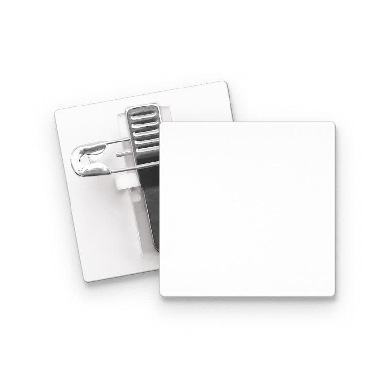 BADGE PLASTIQUE (PS) CARRE 36x36 mm AVEC PINCE EPINGLE en situation