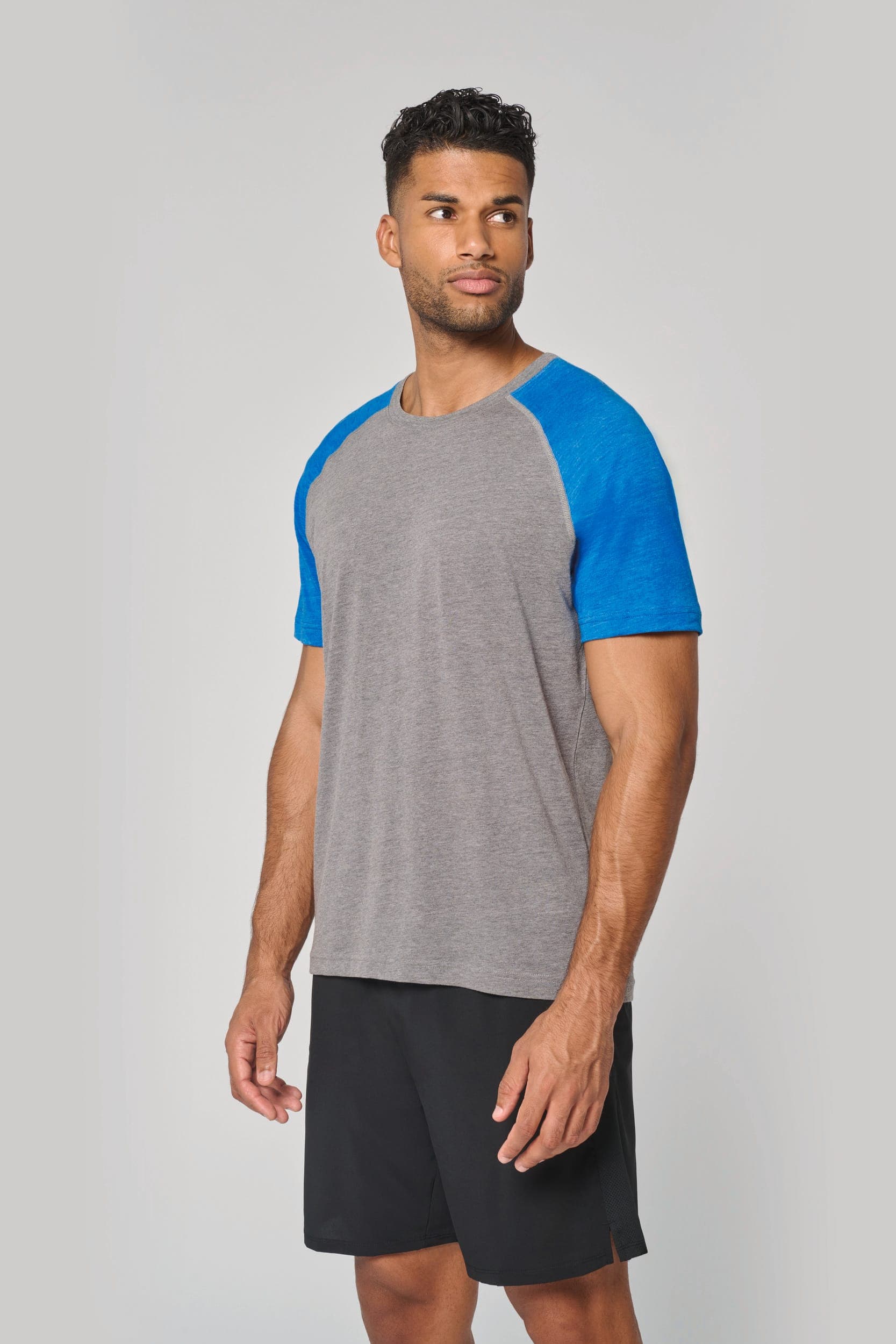 T-shirt triblend bicolore sport manches courtes unisexe en situation