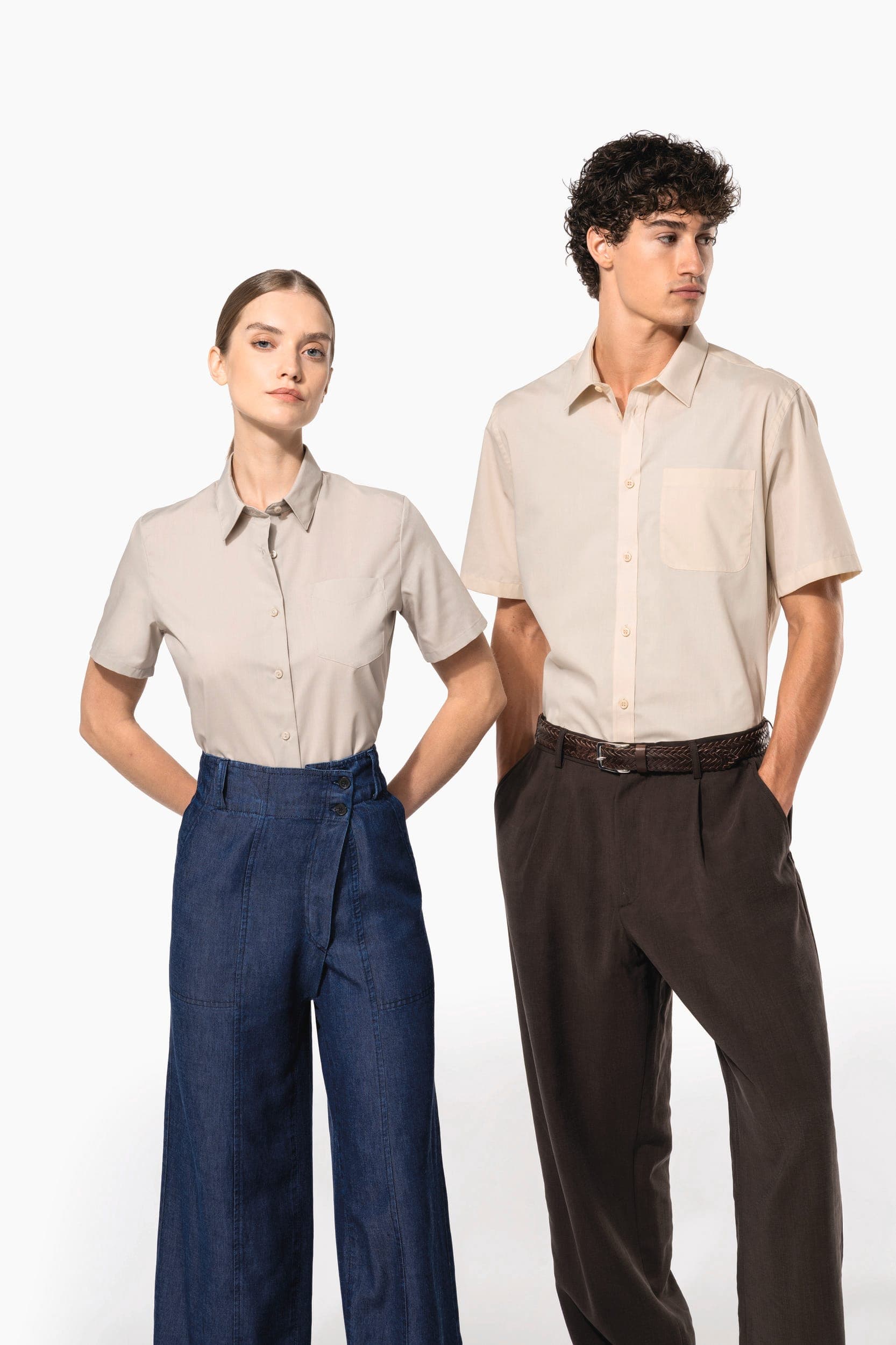Chemise popeline polycoton manches courtes entretien facile homme en situation