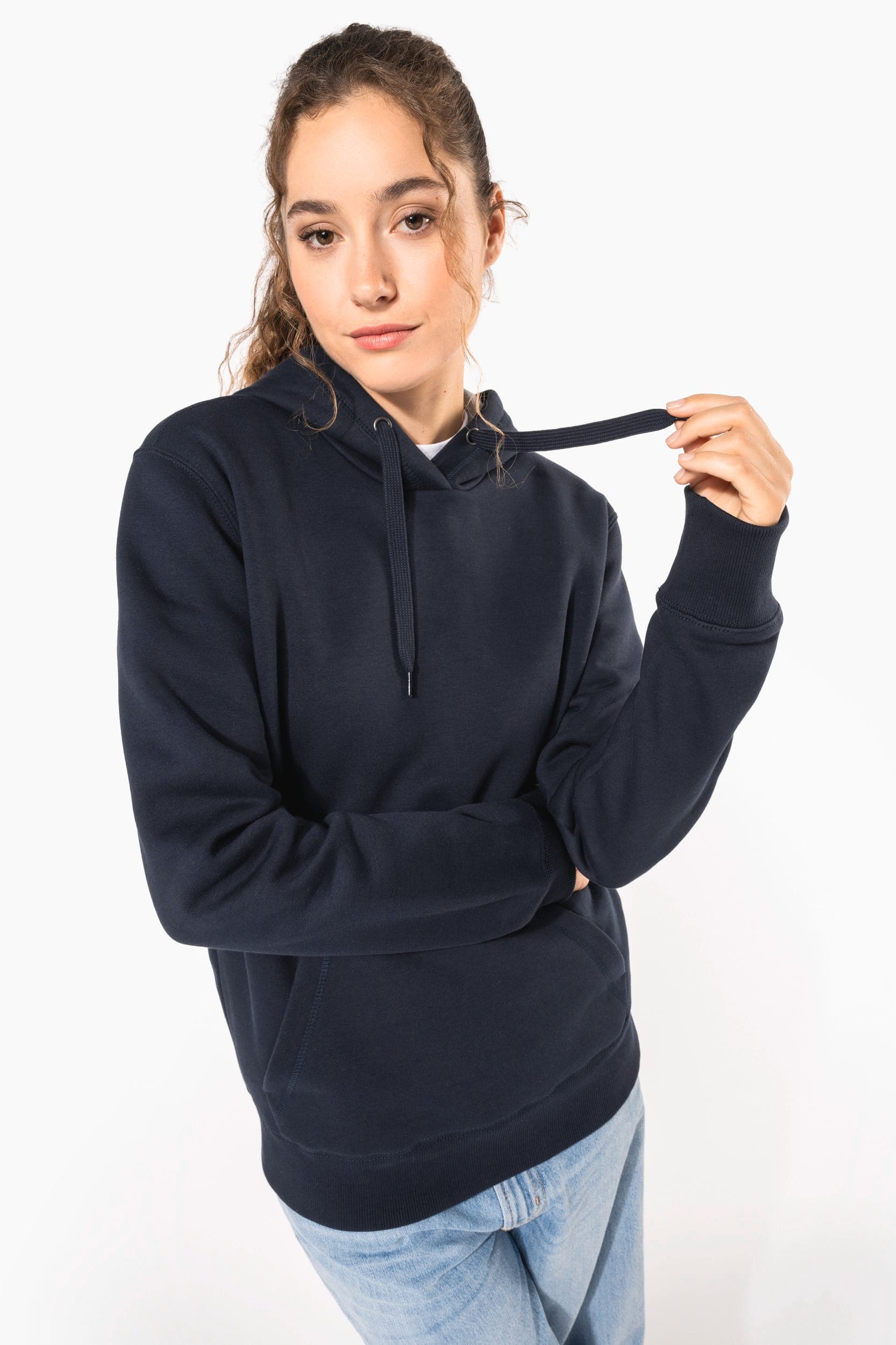 Sweat shirt capuche unisexe en situation